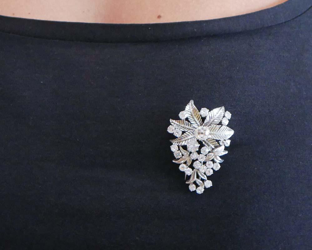 8,82 Karat Diamanten, Brosche aus Platin. im Zustand „Gut“ im Angebot in Marcianise, Marcianise (CE)