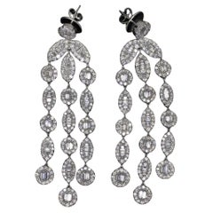 Boucles d'oreilles chandelier en or blanc 18 carats, 8.84 carats G-H VS, 2.9 Inches