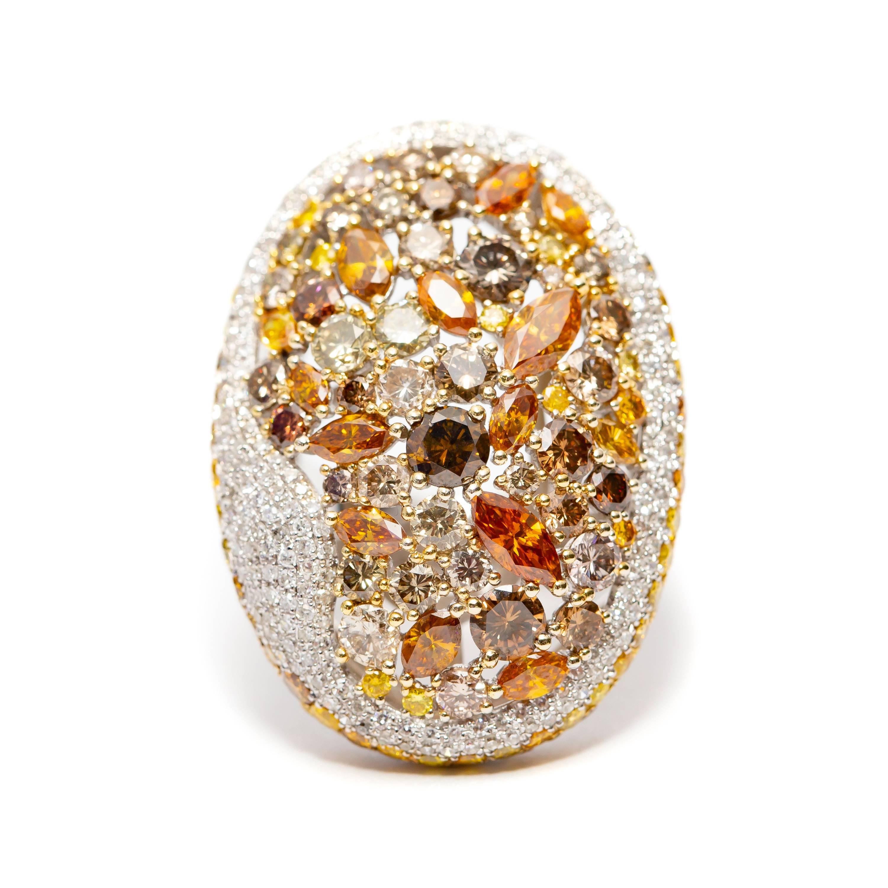 Moderne Bague en or blanc 18 carats avec diamants fantaisie de 8,84 carats, orange, jaune et brun, taille ronde en vente