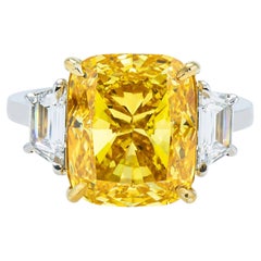 8.85 Carat Cushion Statement Fancy Yellow 18K Gold Rare Fancy-Color Splendour