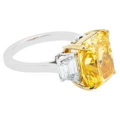 8.85 Carat Cushion Statement Fancy Yellow 18K Gold Rare Fancy-Color Splendour