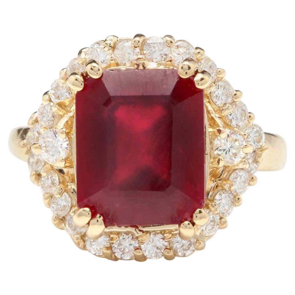 Ruby and Diamond Ring set in 18K Gold Settings For Sale at 1stDibs