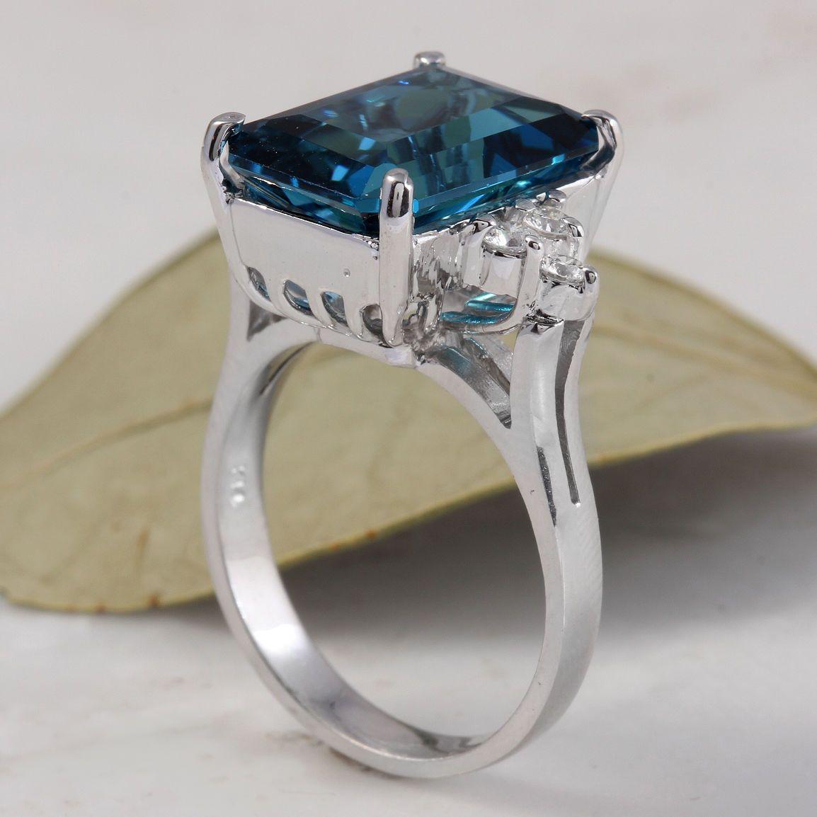 8.85 Carat Natural Impressive London Blue Topaz and Diamond 14K White Gold Ring In New Condition For Sale In Los Angeles, CA