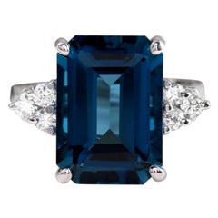 Anello in oro bianco 14 carati da 8,85 carati naturali di topazio blu di Londra e diamanti