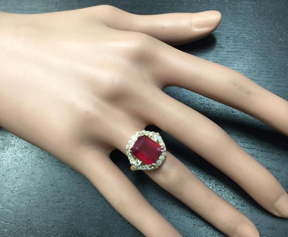 Mixed Cut 8.85 Carat Impressive Red Ruby and Natural Diamond 14 Karat Yellow Gold Ring For Sale