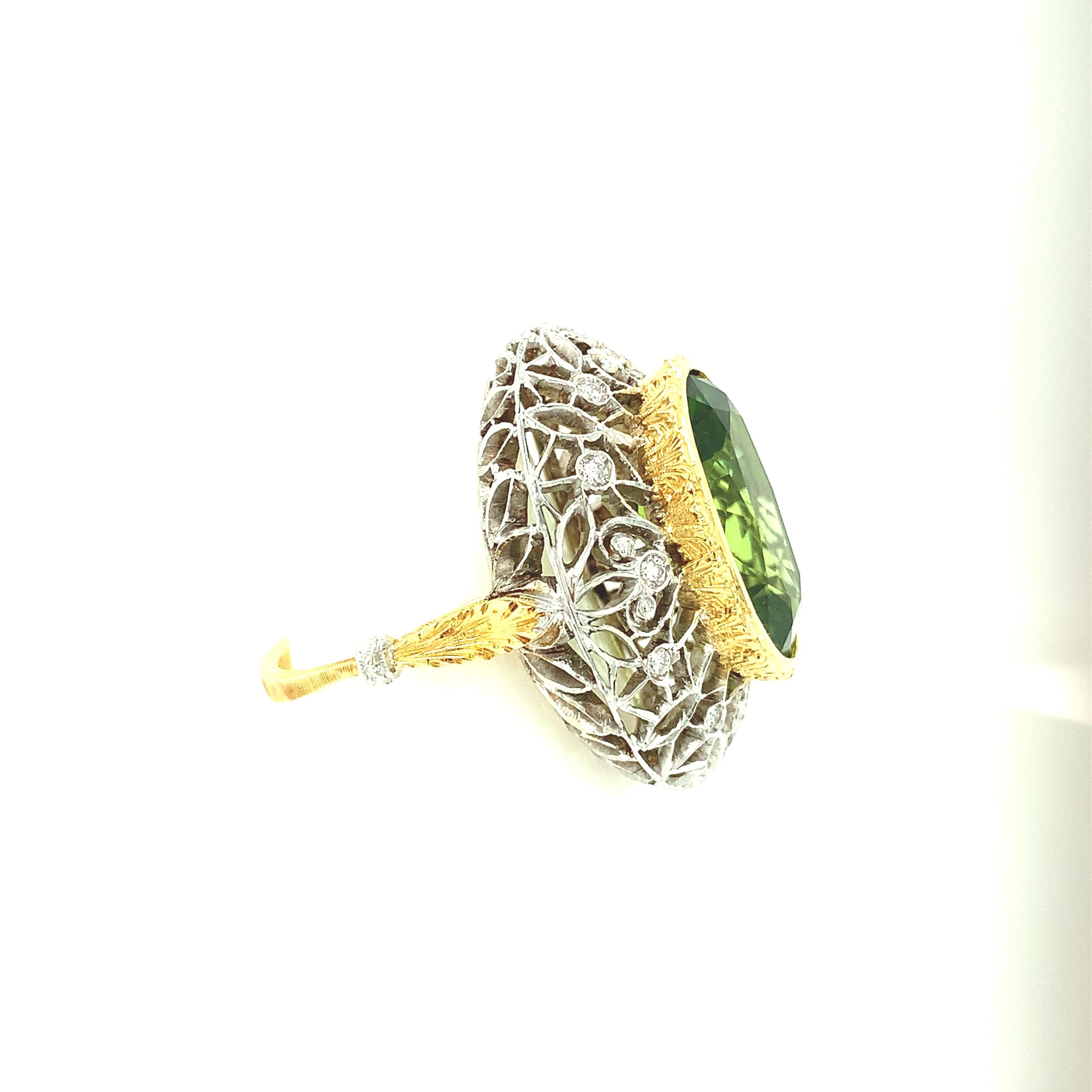 8.85 Carat Peridot and Diamond Florentine Cocktail Ring in 18k Gold In New Condition For Sale In Los Angeles, CA