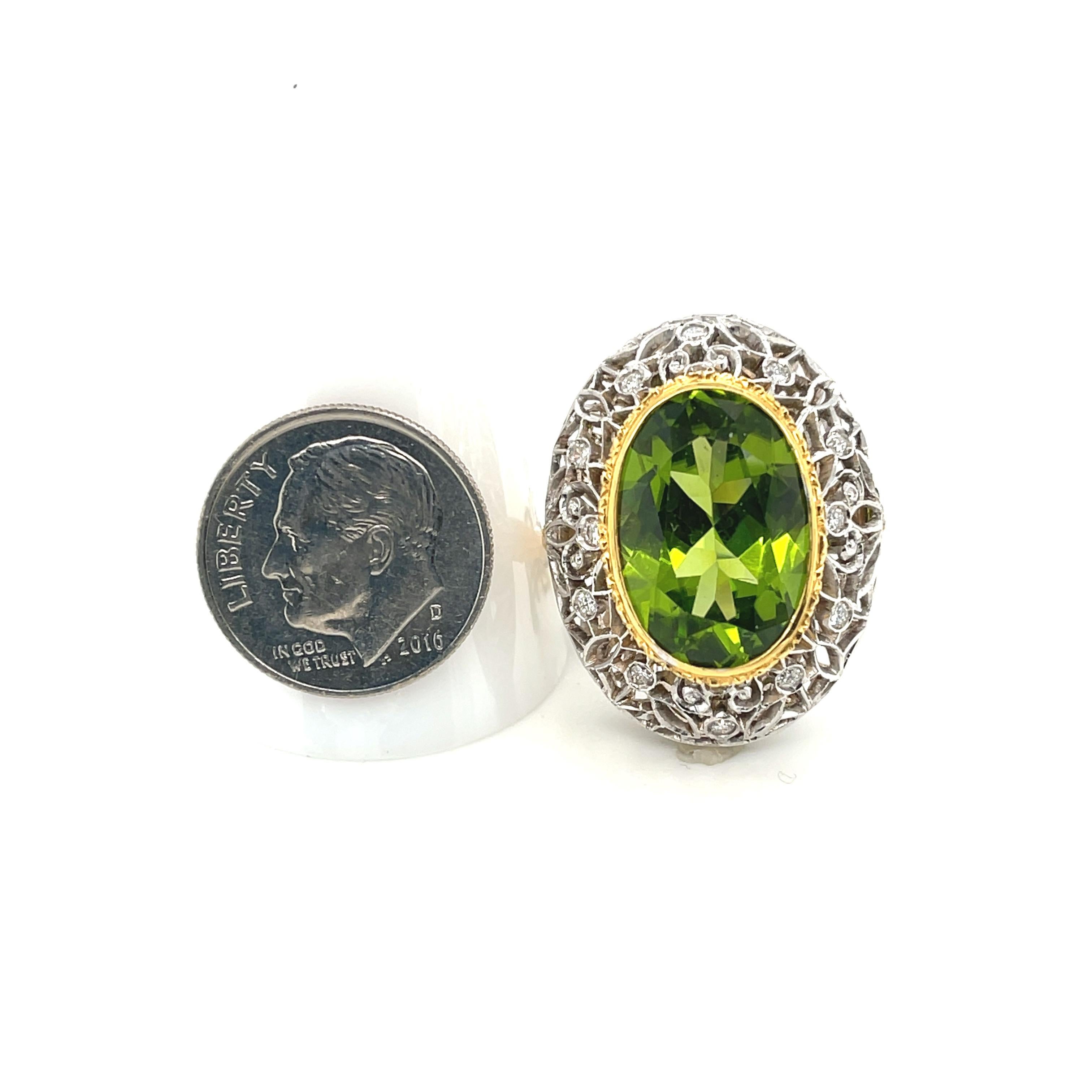 8.85 Carat Peridot and Diamond Florentine Cocktail Ring in 18k Gold For Sale 1