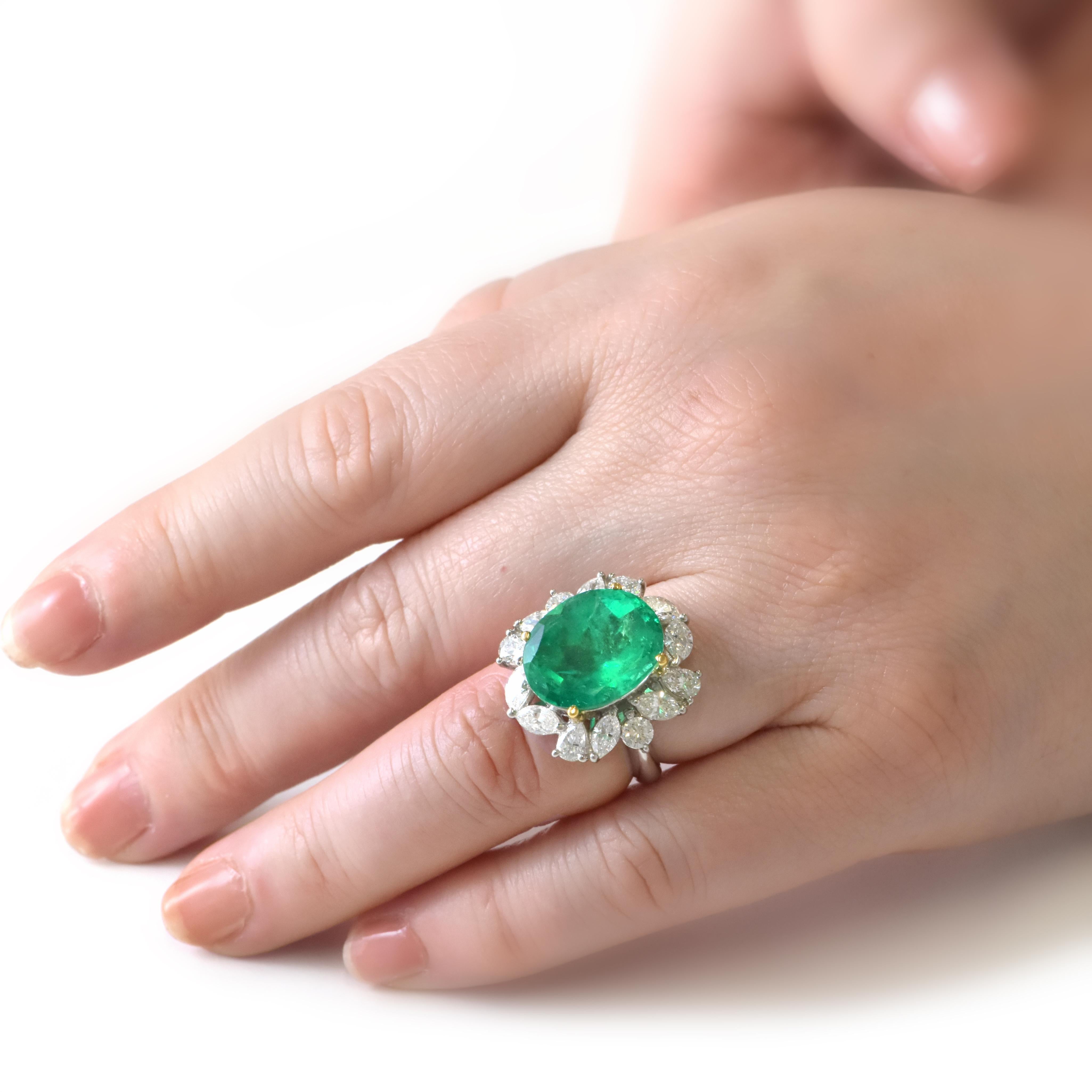 Anillo de Esmeralda Colombiana Natural y Diamantes de 8,86 quilates en Platino/Oro de 18 quilates en venta 8