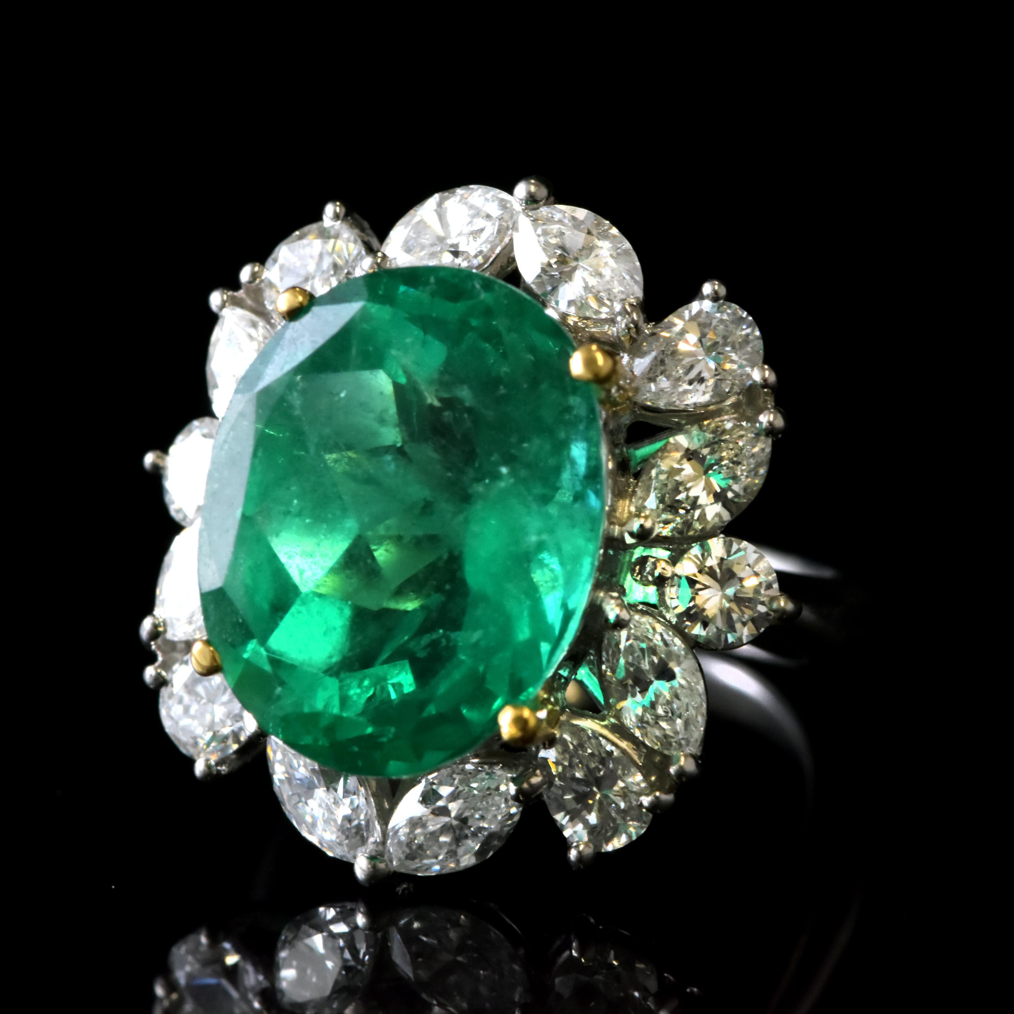 Anillo de Esmeralda Colombiana Natural y Diamantes de 8,86 quilates en Platino/Oro de 18 quilates en venta 9