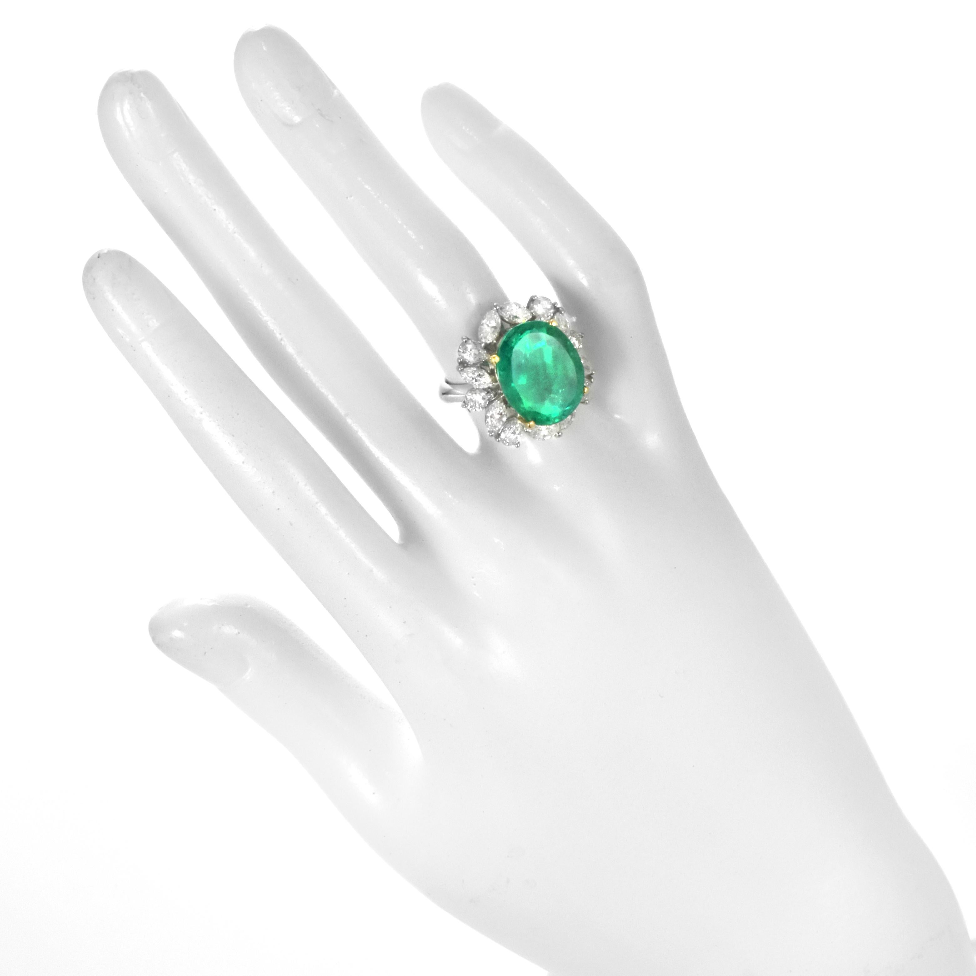 Anillo de Esmeralda Colombiana Natural y Diamantes de 8,86 quilates en Platino/Oro de 18 quilates Corte oval en venta