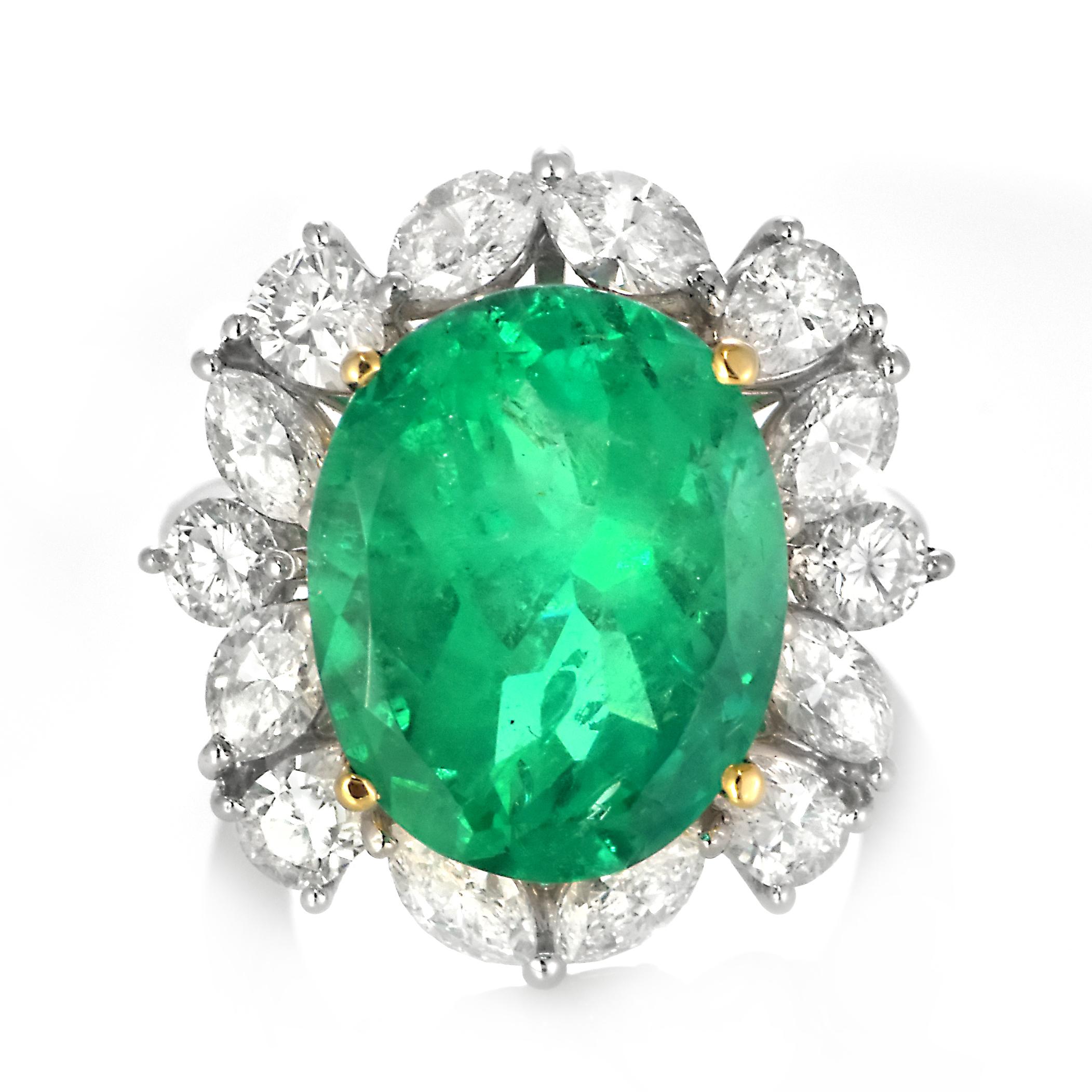Anillo de Esmeralda Colombiana Natural y Diamantes de 8,86 quilates en Platino/Oro de 18 quilates en Nuevo estado para la venta en Tokyo, JP