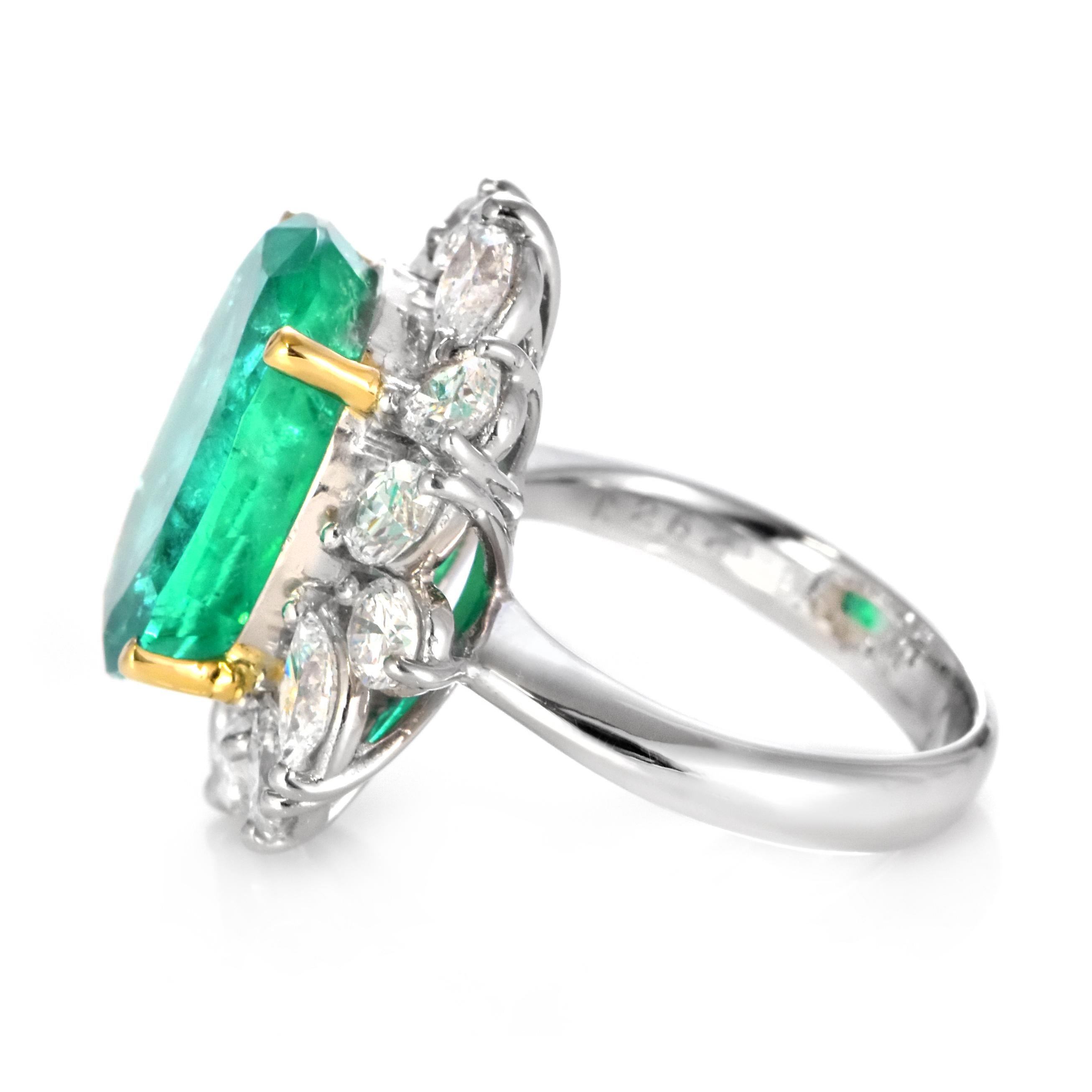 Anillo de Esmeralda Colombiana Natural y Diamantes de 8,86 quilates en Platino/Oro de 18 quilates en venta 1