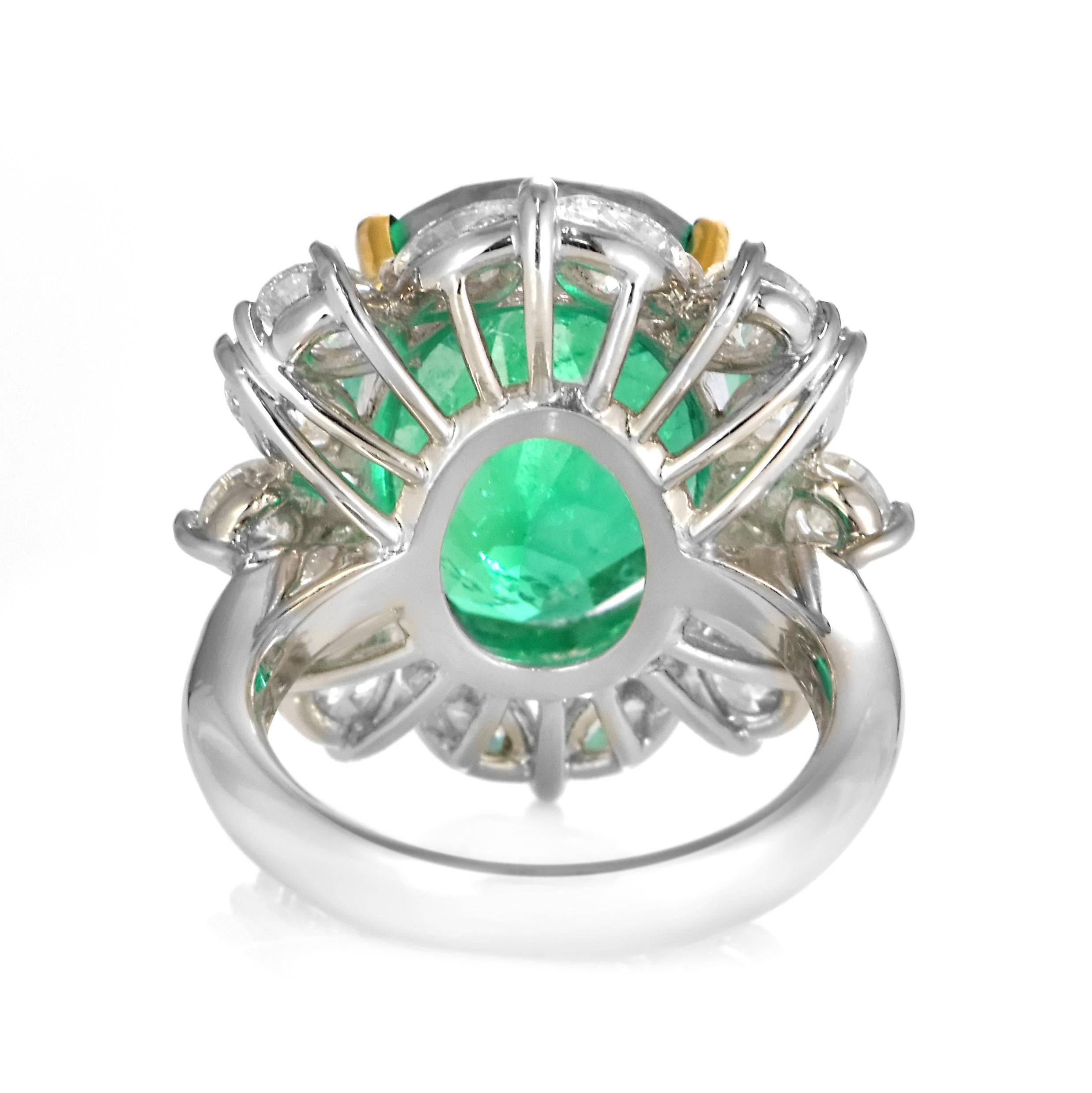 Anillo de Esmeralda Colombiana Natural y Diamantes de 8,86 quilates en Platino/Oro de 18 quilates en venta 2