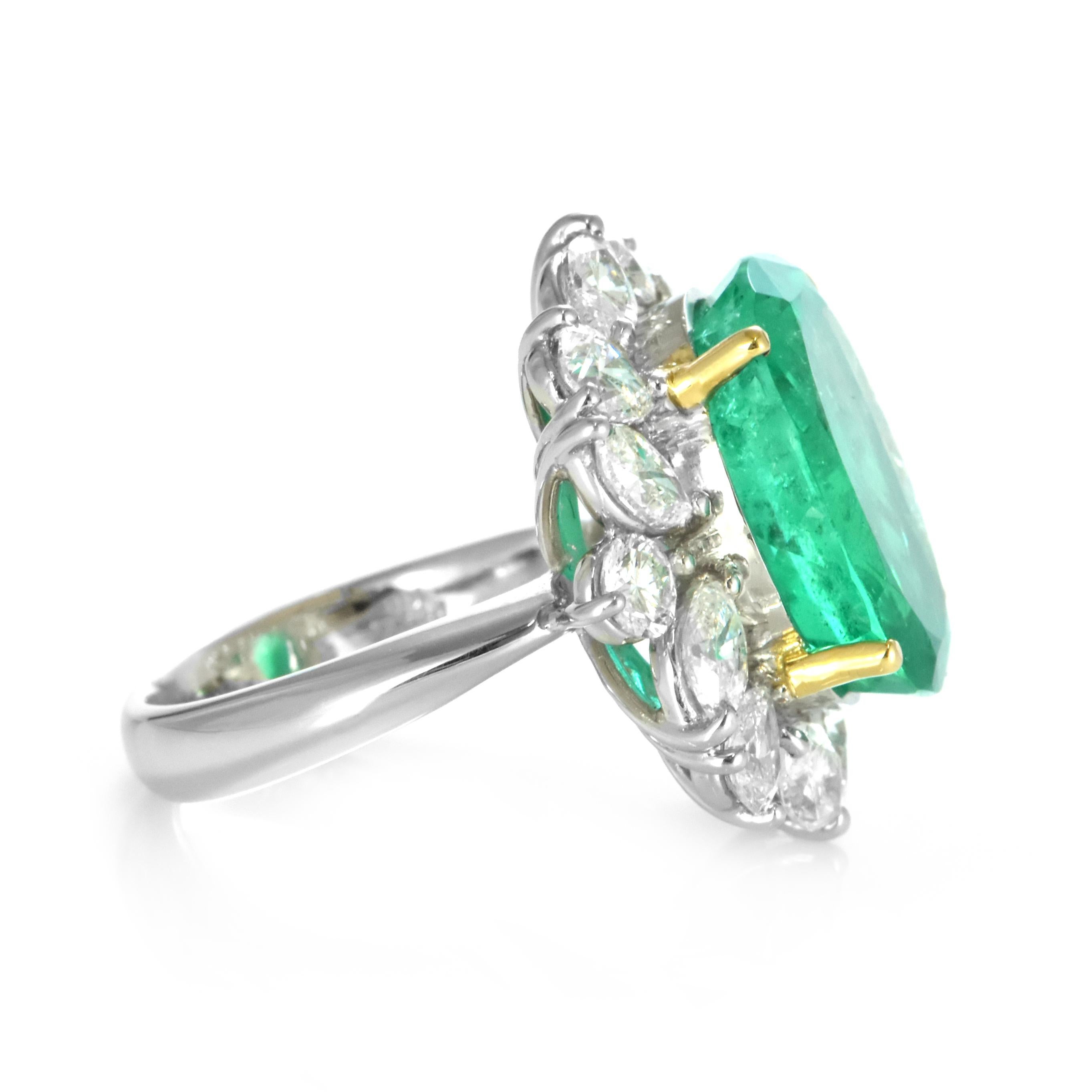 Anillo de Esmeralda Colombiana Natural y Diamantes de 8,86 quilates en Platino/Oro de 18 quilates en venta 3