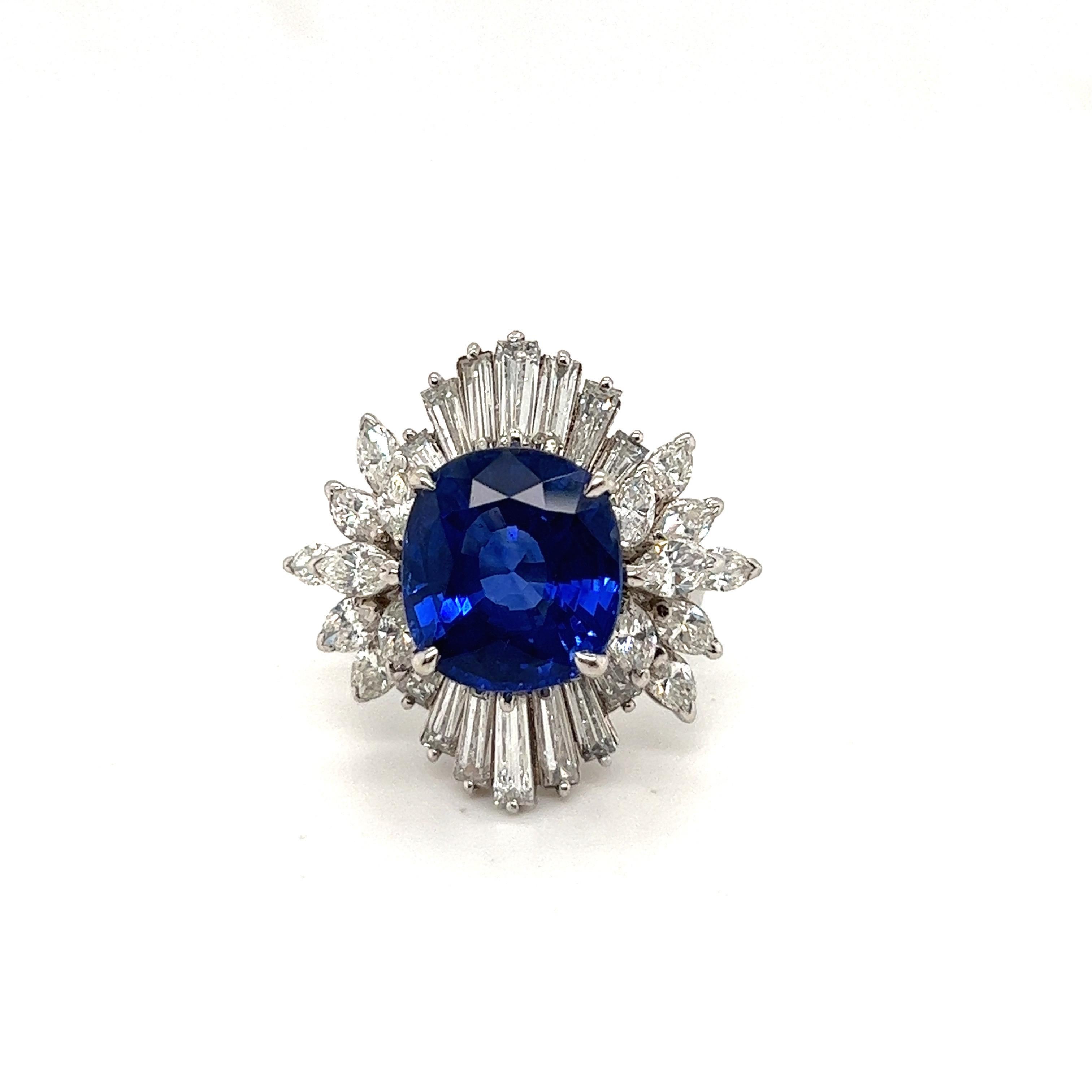 8.87 Carats Madagascar Sapphire Diamond 18 Karat White Gold Cocktail Ring In Good Condition For Sale In Zurich, CH