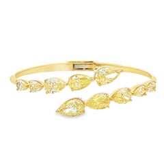 8,87ct Fancy Light Yellow Pear Shape Diamant Armreif aus 14K Gelbgold