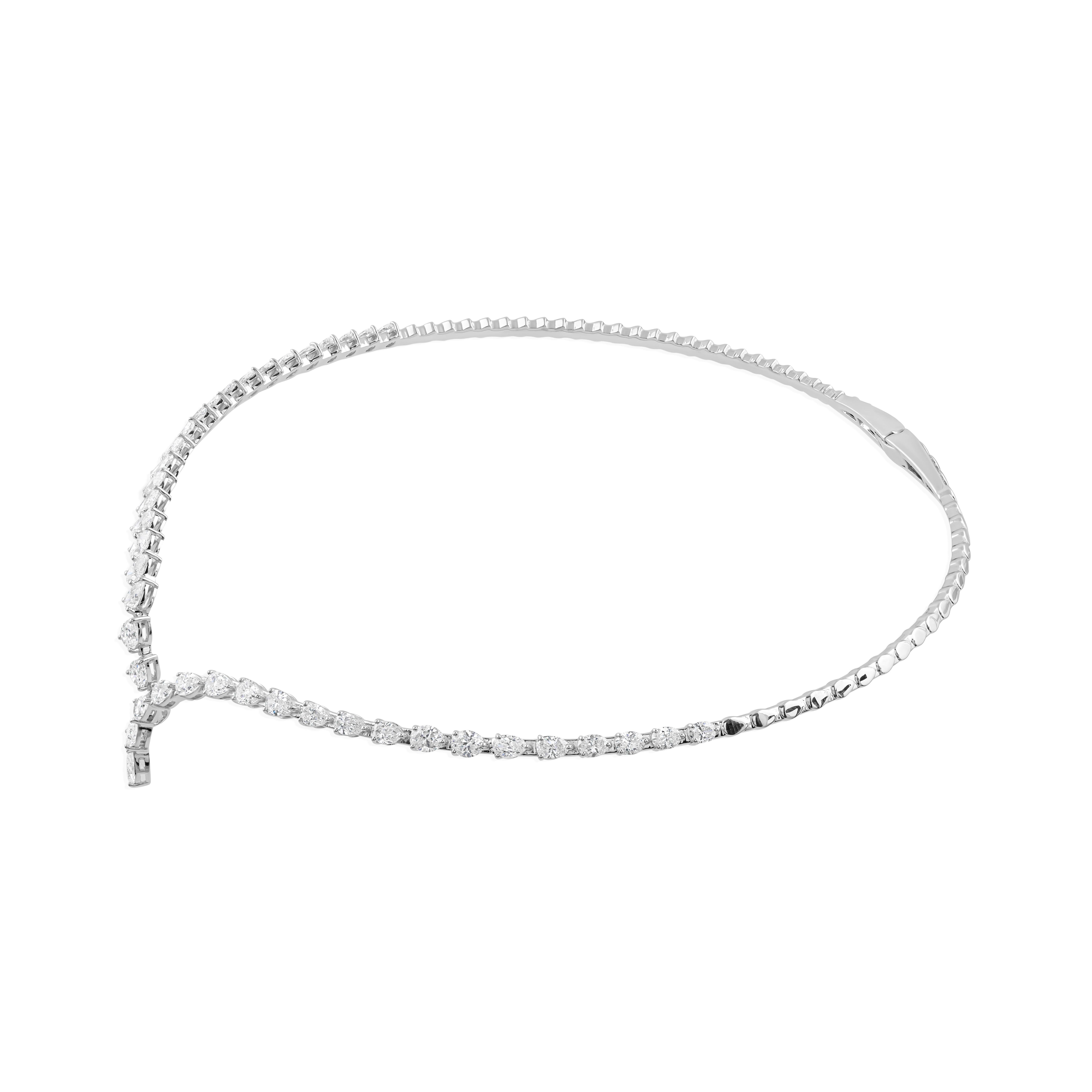 8.87CT SI/H Diamante aperto a goccia con forma di V Collana in oro bianco 18 carati In condizioni Nuovo in vendita a Diera, Dubai