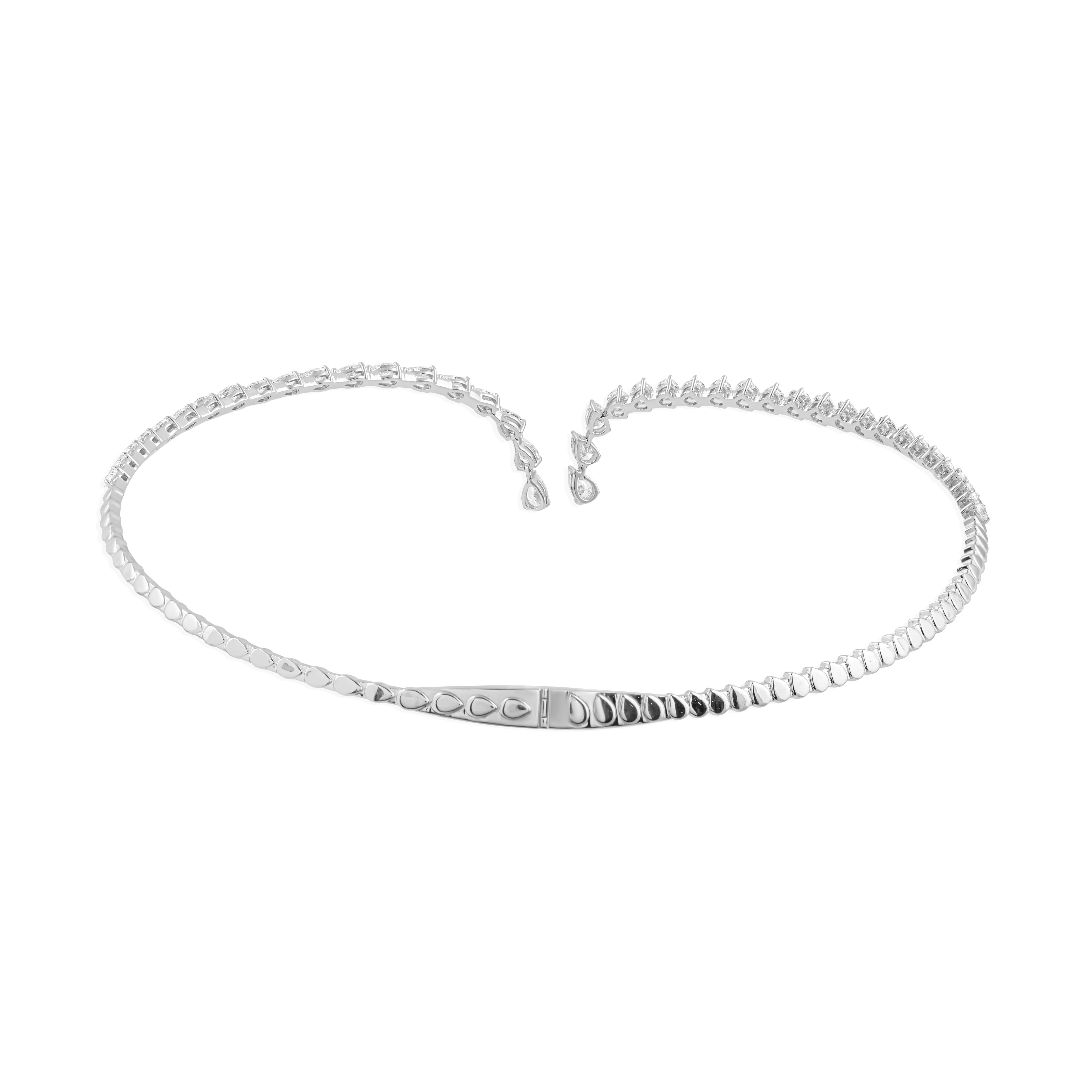 Donna 8.87CT SI/H Diamante aperto a goccia con forma di V Collana in oro bianco 18 carati in vendita