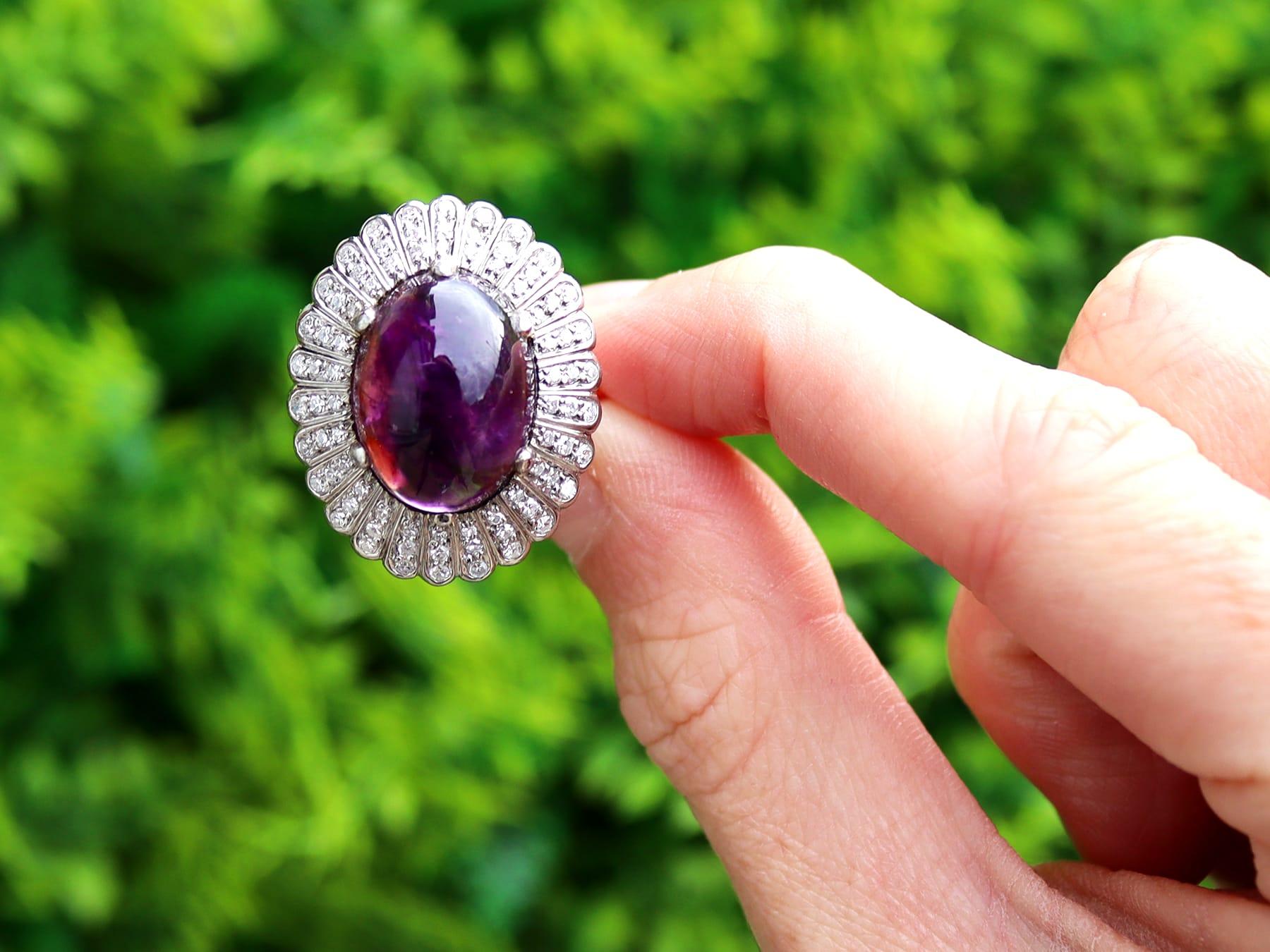 Ein atemberaubender, feiner und beeindruckender Cocktailring aus 18 Karat Weißgold mit 8,88 Karat Amethyst und 1,05 Karat Diamant; Teil unserer Edelstein-Cocktailring-Kollektion.

Dieser atemberaubende, feine und beeindruckende antike Edelsteinring