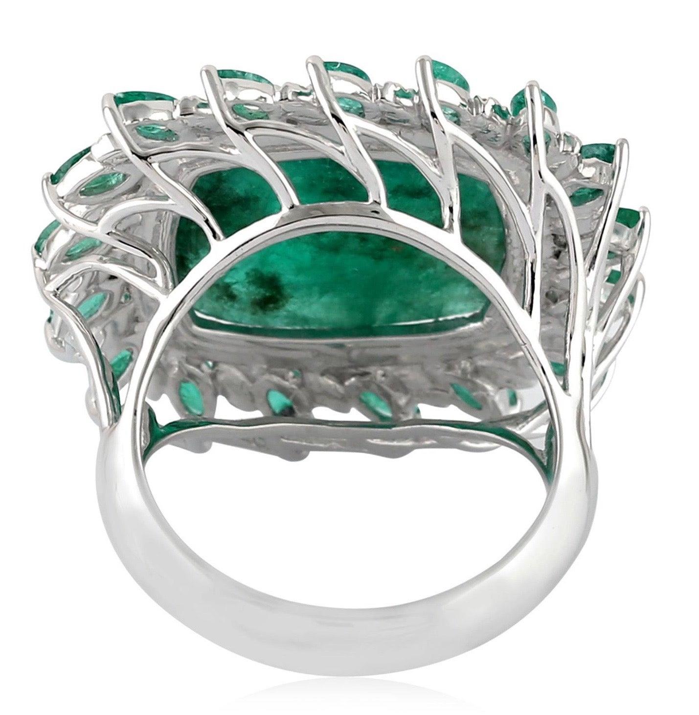 For Sale:  8.89 Carat Emerald Diamond Ring 18 Karat White Gold 3