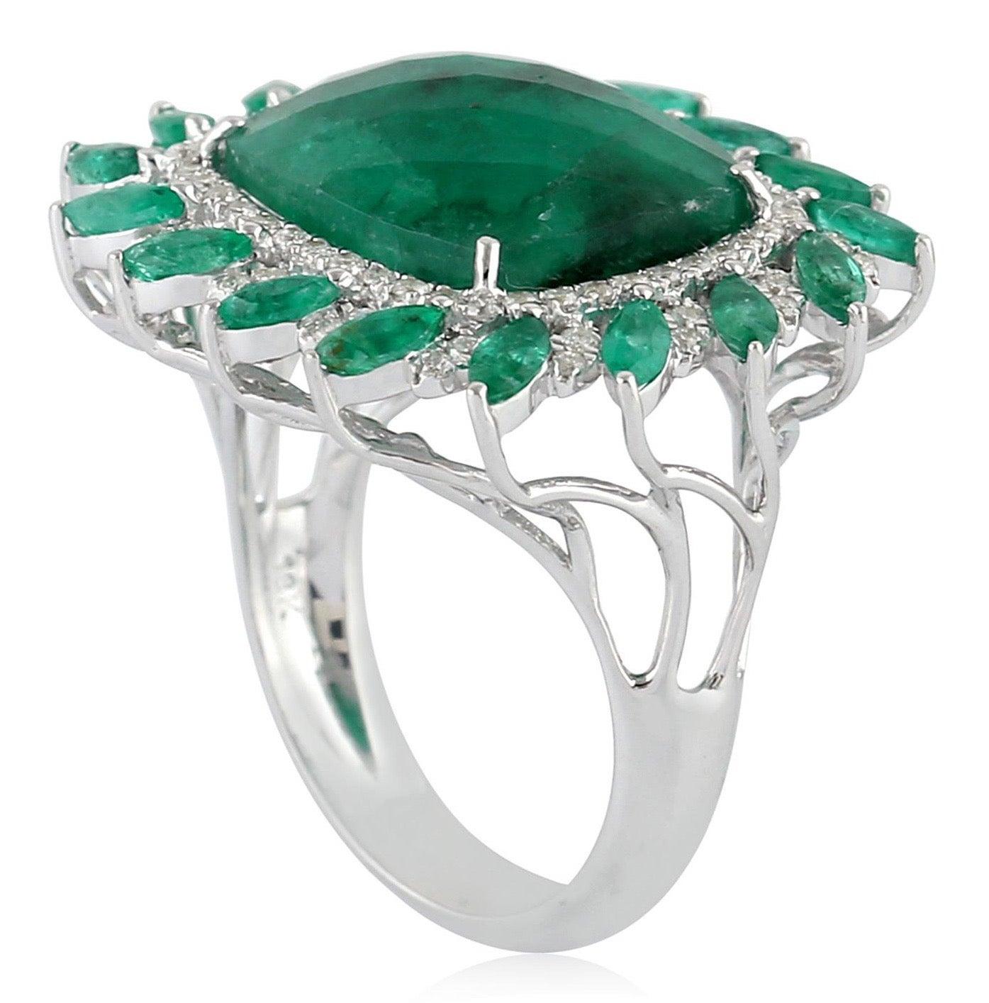 For Sale:  8.89 Carat Emerald Diamond Ring 18 Karat White Gold 4