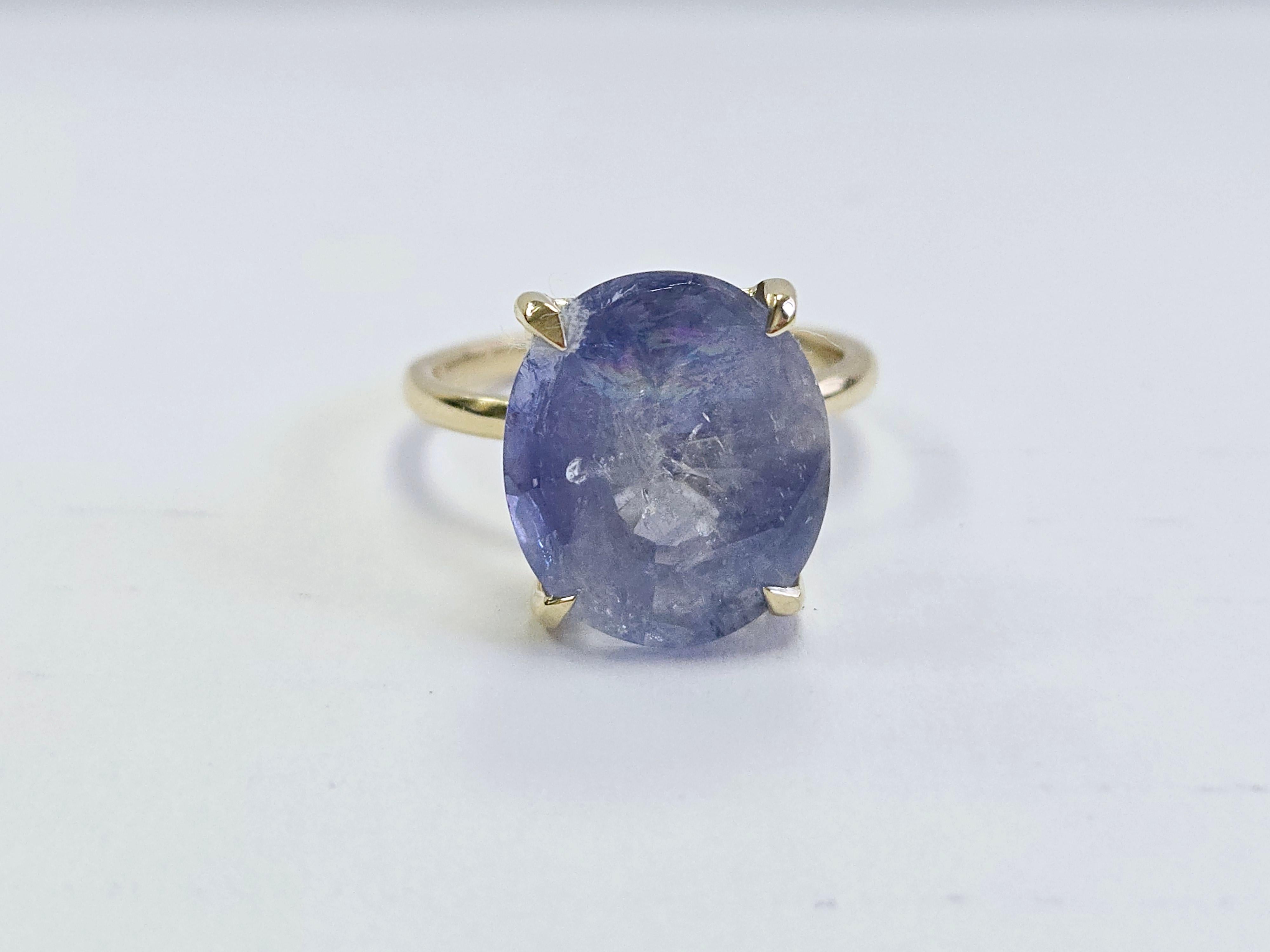 8.89  Carat Oval Shape Natural Sapphire Ring in 14 Karat Yellow Gold

This exquisite ring features a brilliant 8.89 -carat natural sapphire, cut into a perfect oval shape, set in a luxurious 14-karat yellow gold band. The sapphire's rich color and