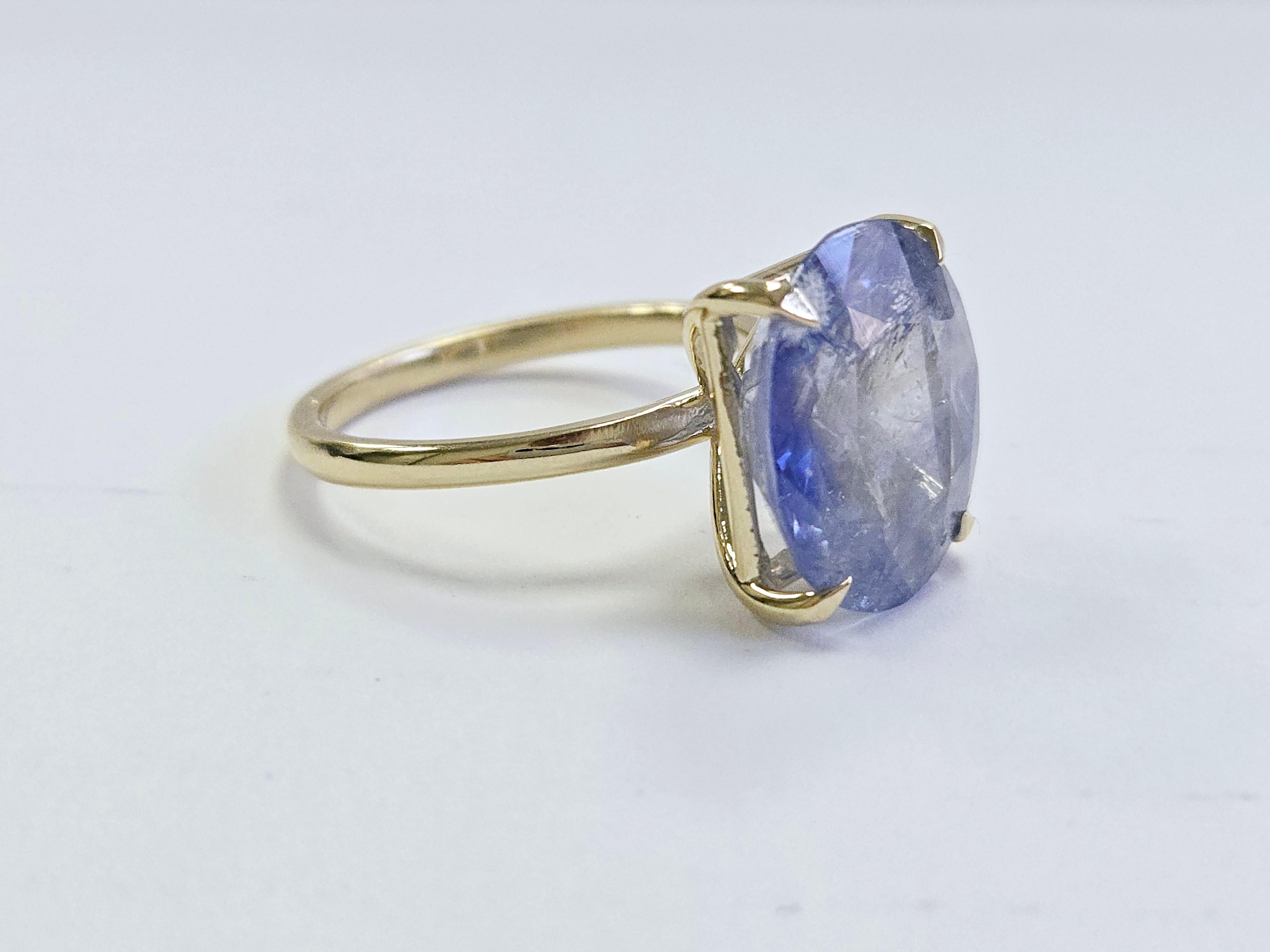 Oval Cut 8.89 Carats Oval Shape Natural Sapphire Ring 14 Karat Yellow Gold For Sale