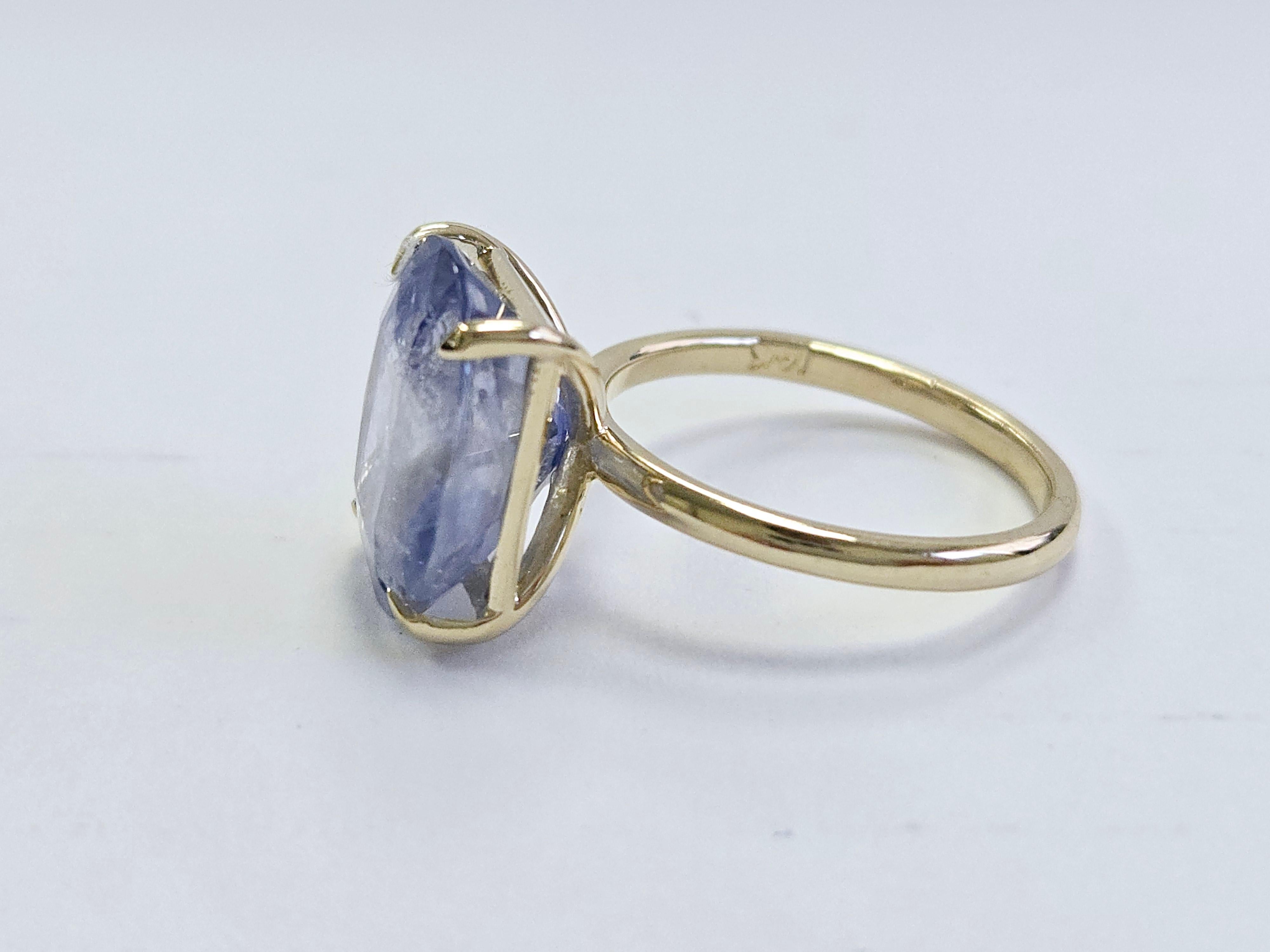 8.89 Carats Oval Shape Natural Sapphire Ring 14 Karat Yellow Gold For Sale 1