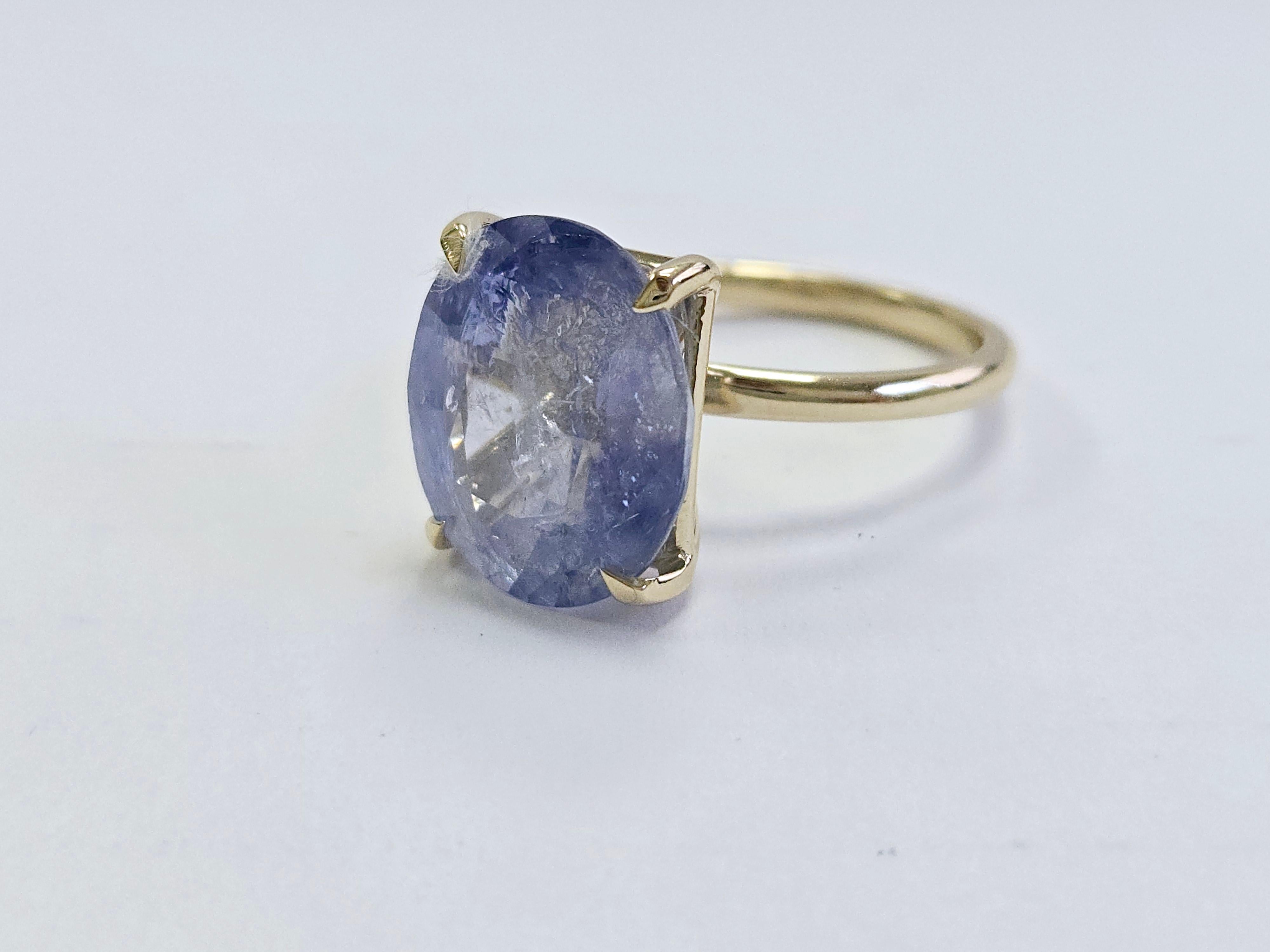 8.89 Carats Oval Shape Natural Sapphire Ring 14 Karat Yellow Gold For Sale 2