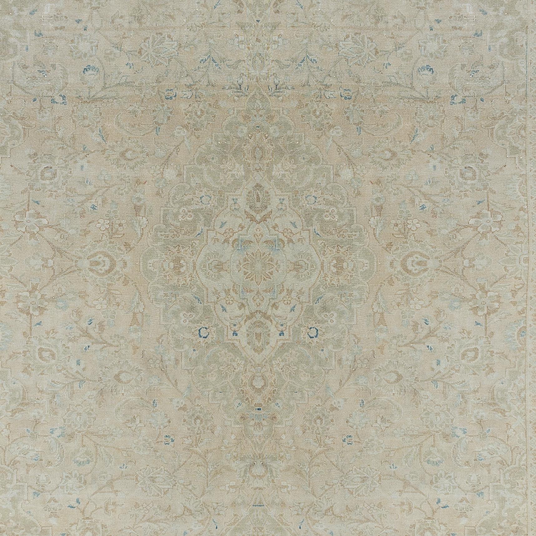 8.8x12 Ft One-of-a-kind Vintage Large Area Rug. Handgefertigter türkischer Teppich in Creme (Wolle) im Angebot