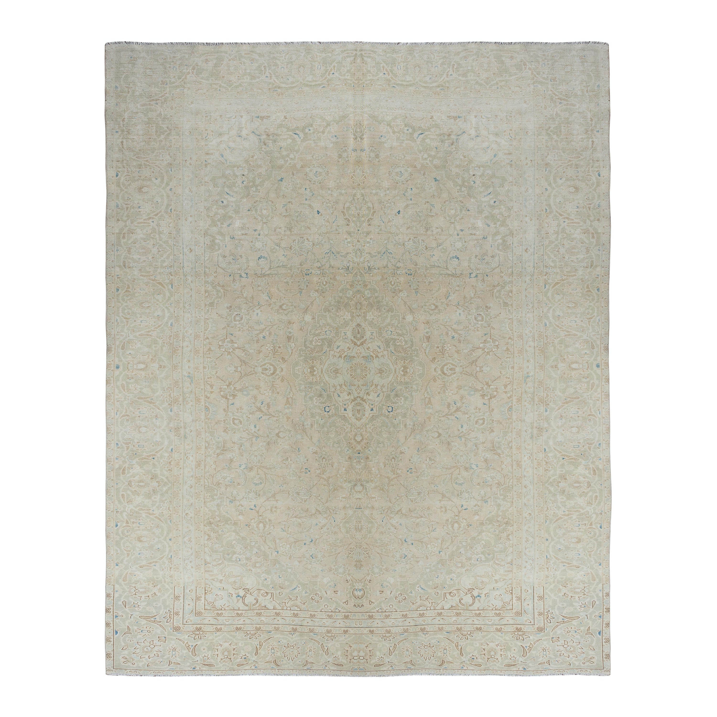 Tappeto vintage beige di grandi dimensioni, sbiadito dal sole, fatto a mano.