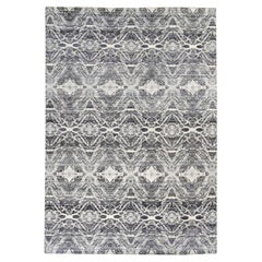 8'8" x 12'1" – Handgeknüpfter Orientteppich aus schwarzer reiner Seide mit Fossil-Motiv und strukturiertem Flor