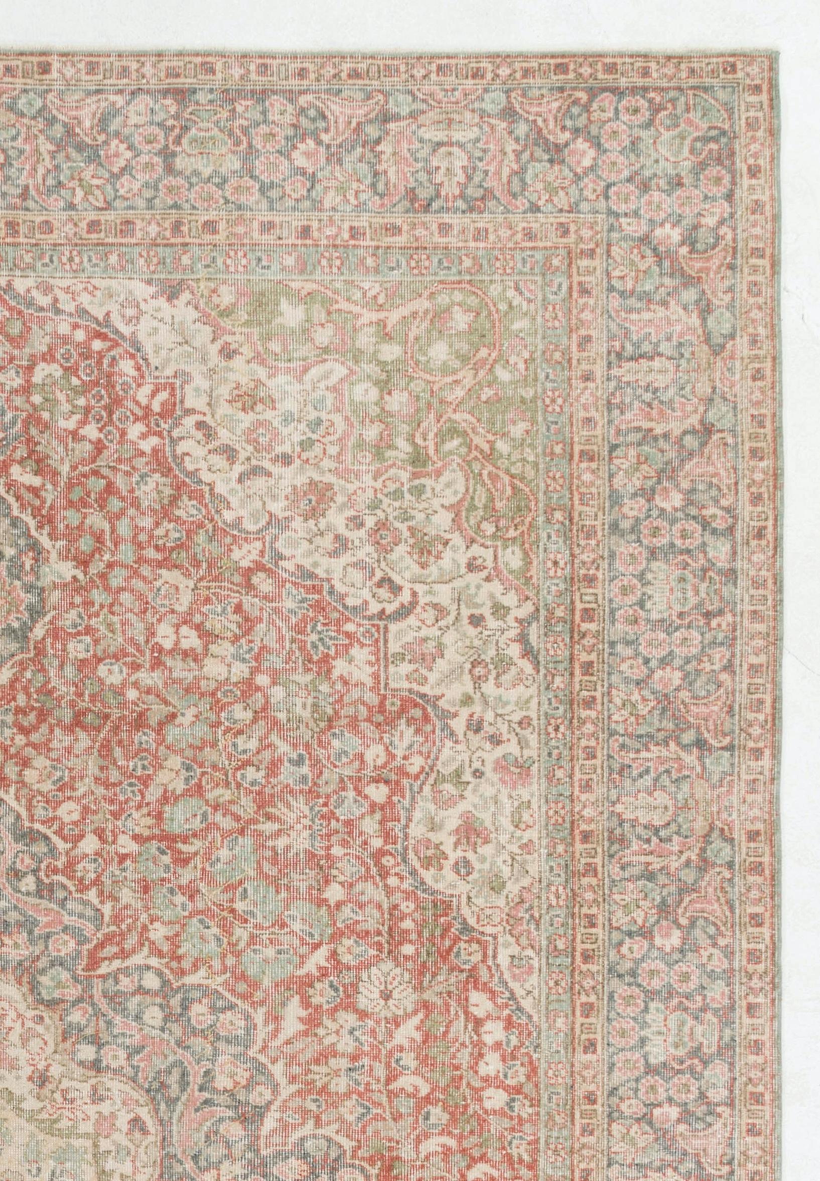 8.8x13 Ft Unikat-Teppich aus türkischer Wolle aus der Mitte des 20. Jahrhunderts in gedämpften Farben (Tabriz) im Angebot
