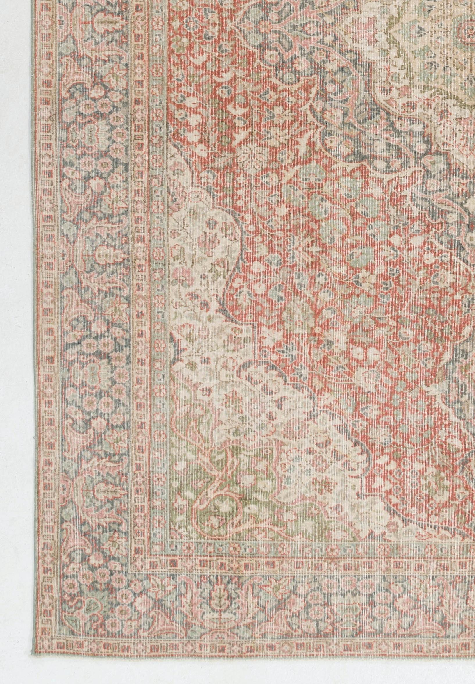 8.8x13 Ft Unikat-Teppich aus türkischer Wolle aus der Mitte des 20. Jahrhunderts in gedämpften Farben (Handgeknüpft) im Angebot
