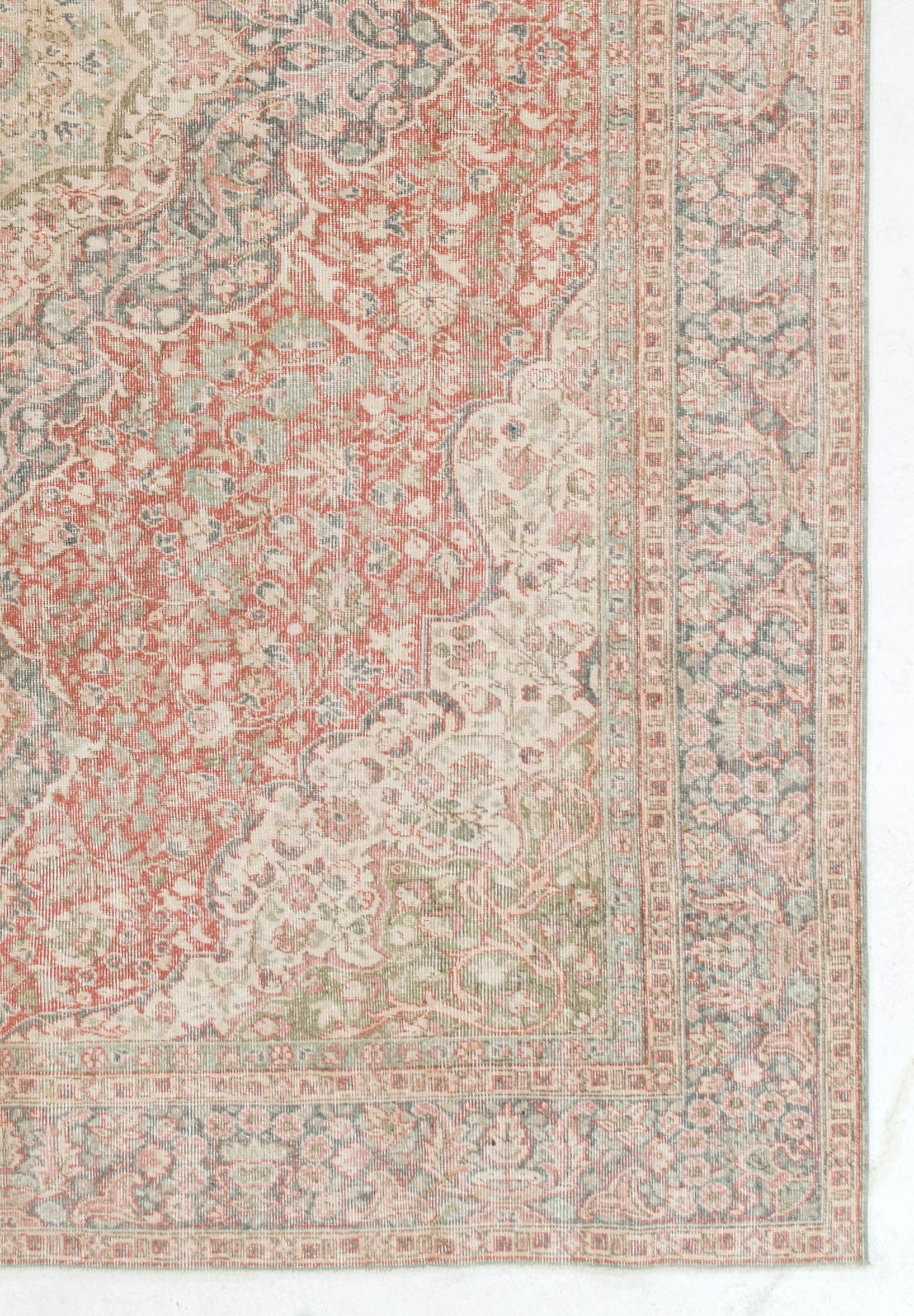 8.8x13 Ft Unikat-Teppich aus türkischer Wolle aus der Mitte des 20. Jahrhunderts in gedämpften Farben im Zustand „Gut“ im Angebot in Philadelphia, PA