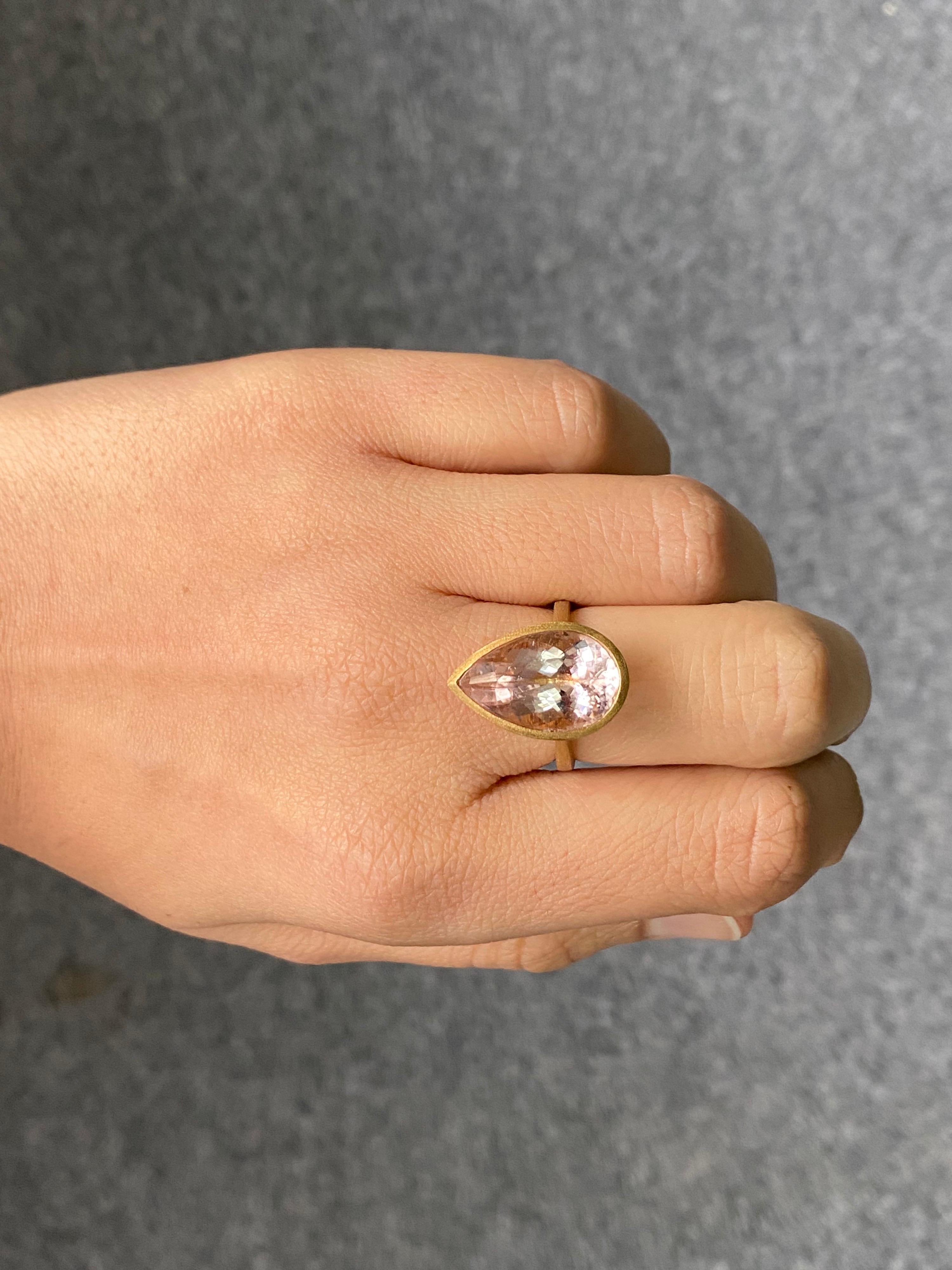 8.9 Carat Pear Shape Morganite Engagement Ring In New Condition In Bangkok, Thailand
