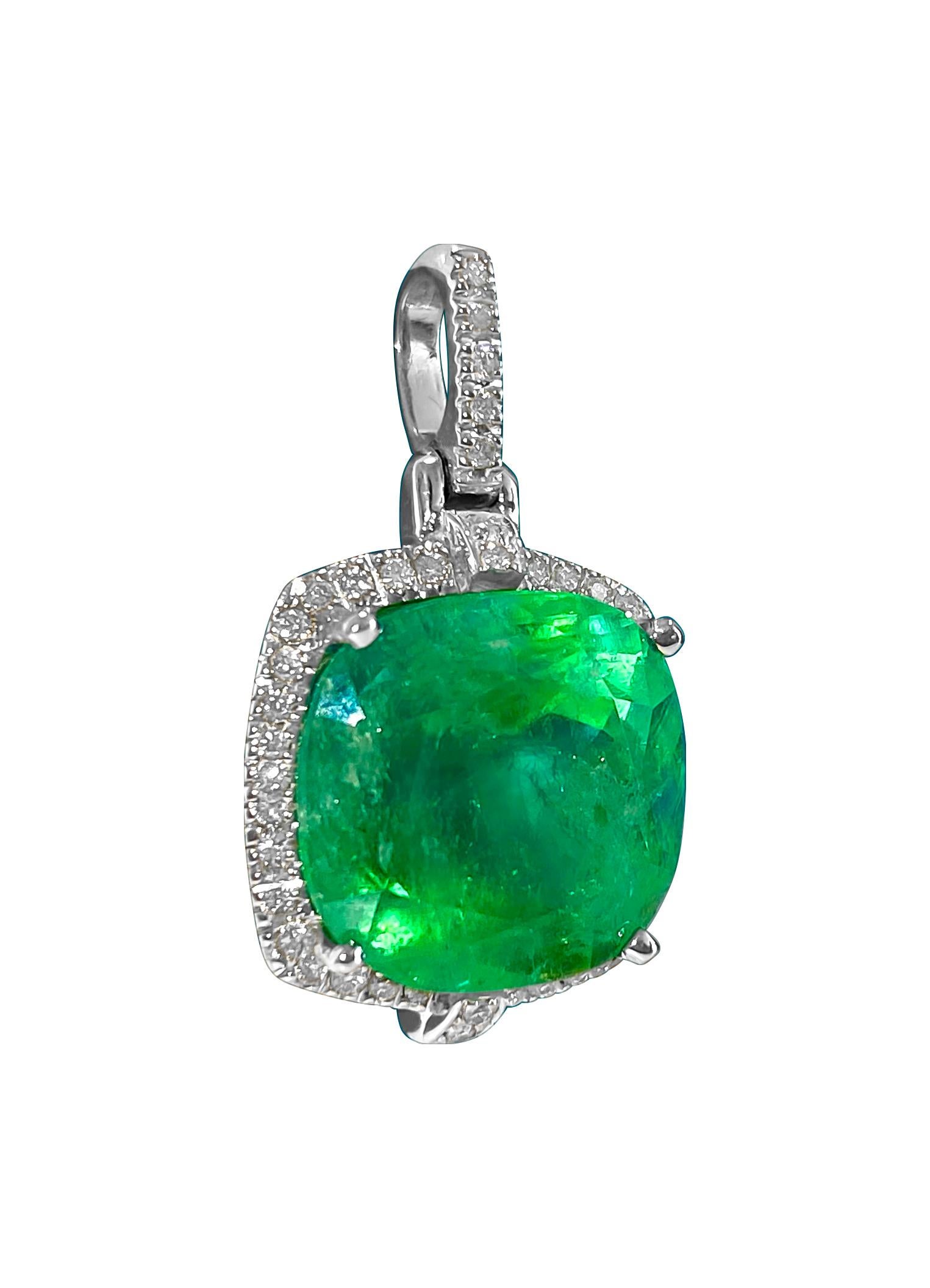 Contemporary 8.90 Carat Colombian Emerald and Diamond Pendant For Sale