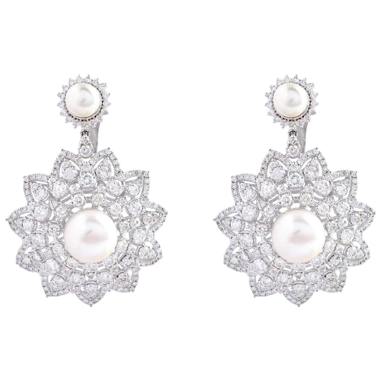 Boucles d'oreilles fleur en or blanc 18 carats avec perles et diamants de 8,90 carats en vente