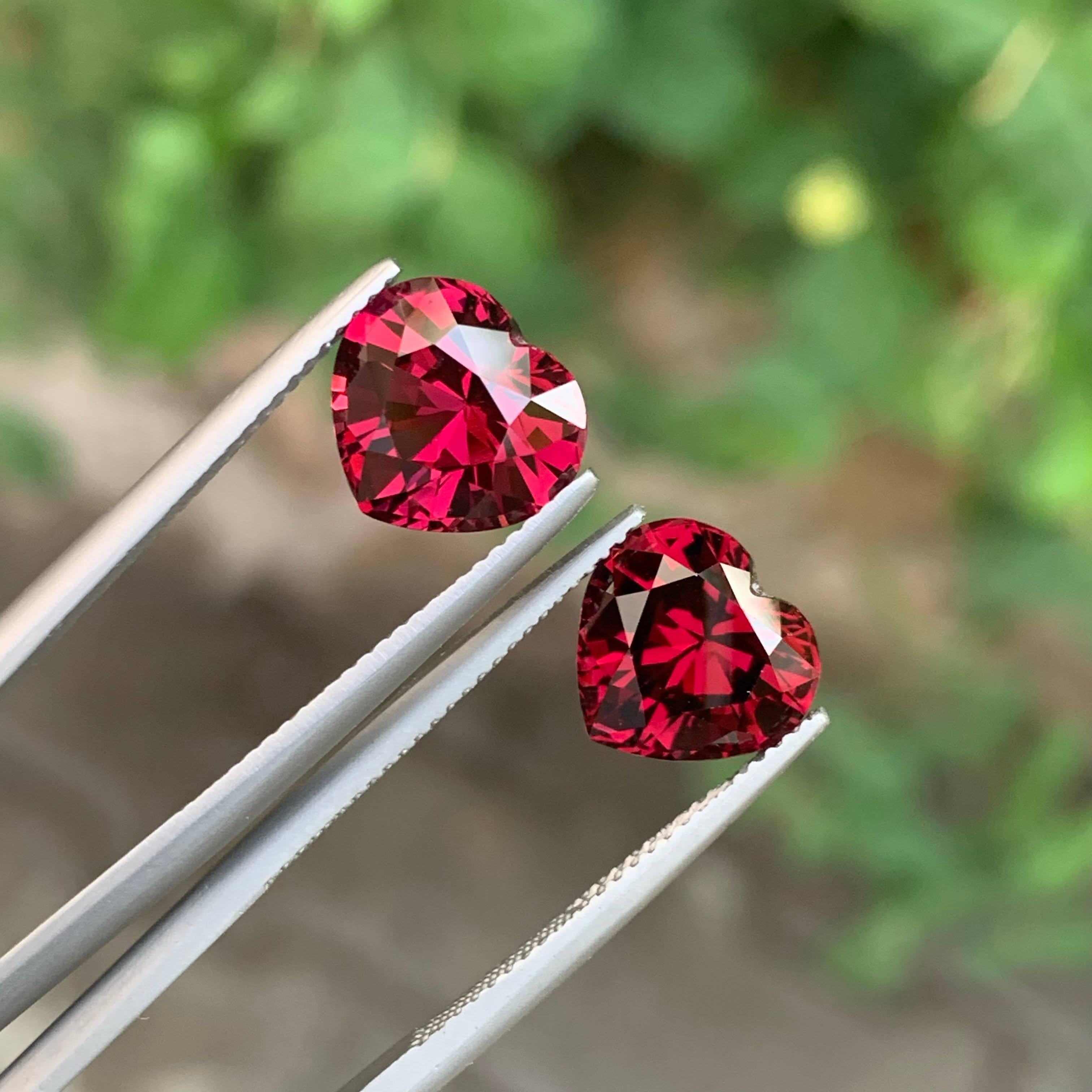8.90 Carat Loose Pinkish Red Garnet Pair Stone Heart Cut Natural Tanzanian Gems In New Condition For Sale In Bangkok, TH