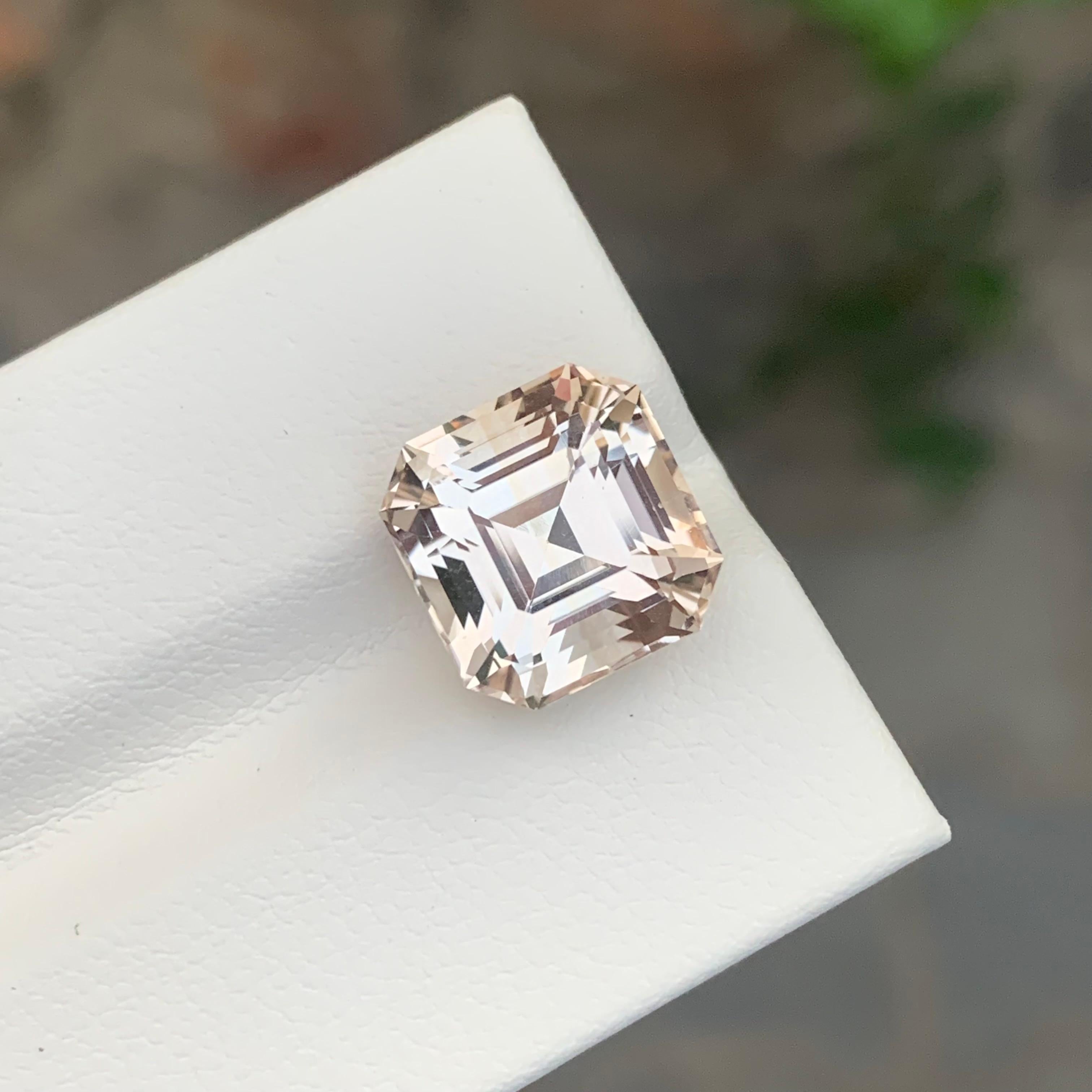 Facettierter Goldtopas

Gewicht: 8,90 Karat
Abmessung: 11.1 x 10.7 x 8.9 Mm
Herkunft: Skardu, Pakistan
Die Form: Asscher
Farbe; Golden
Behandlung: Nicht
Zertifikat: Auf Anfrage

Goldener Topas ist ein strahlender Edelstein, der für seine warmen,