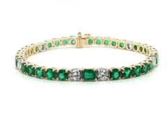 8.90 Carats Total Emerald and and Diamond Tennis Bracelet in Gold and Platinum