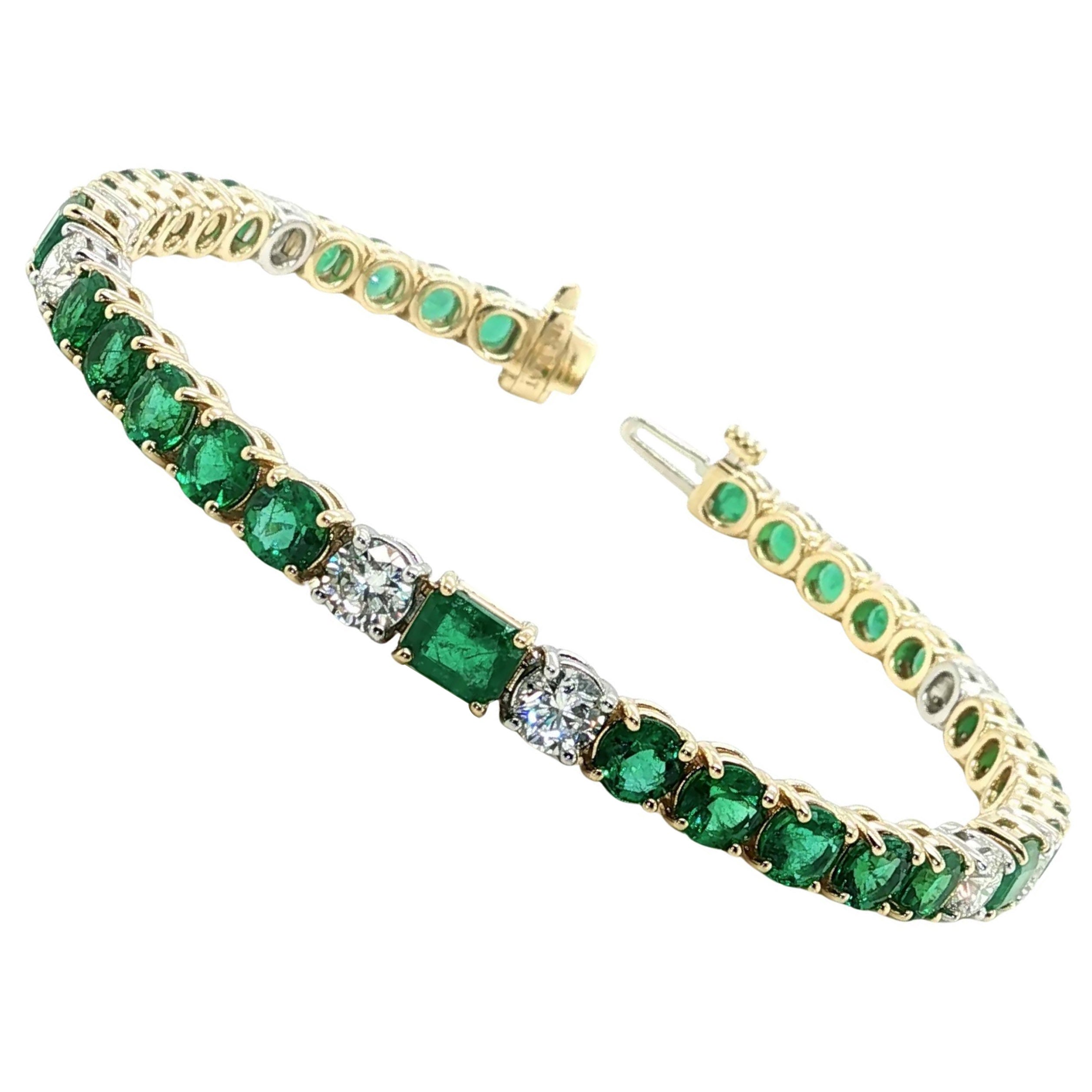 Pulsera de tenis de oro y platino con esmeralda y diamantes de 8,90 quilates en total en venta