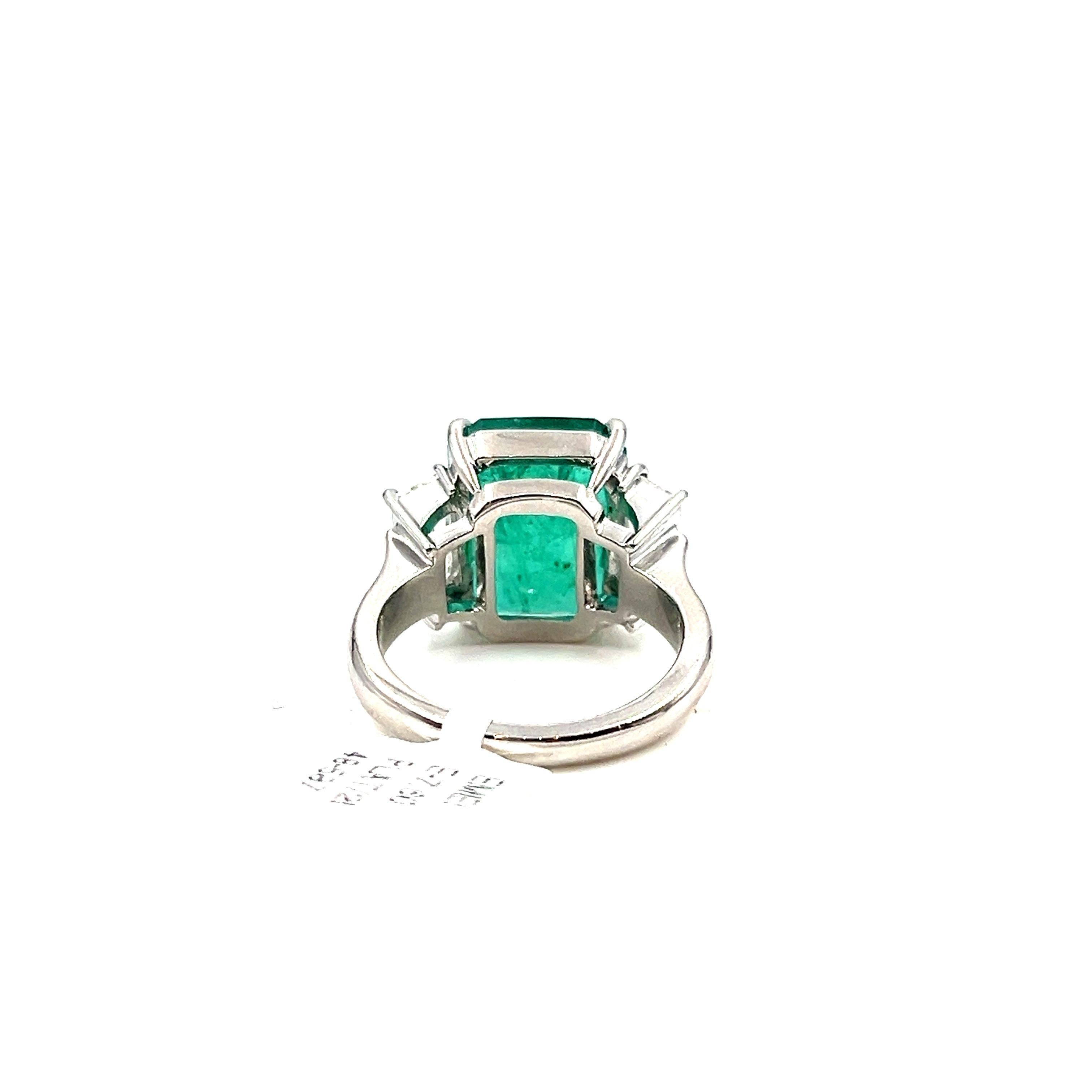 8.90 ct Natural Emerald & Diamond Ring In New Condition In Chicago, IL