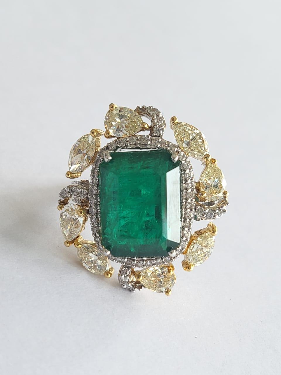Modern 8.92 Carats, Natural Zambian Emerald & Yellow Diamonds Cocktail Engagement Ring For Sale
