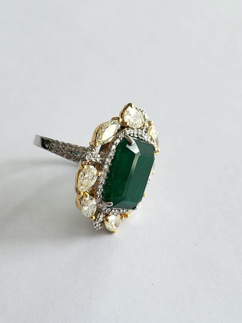 Women's or Men's 8.92 Carats, Natural Zambian Emerald & Yellow Diamonds Cocktail Engagement Ring For Sale