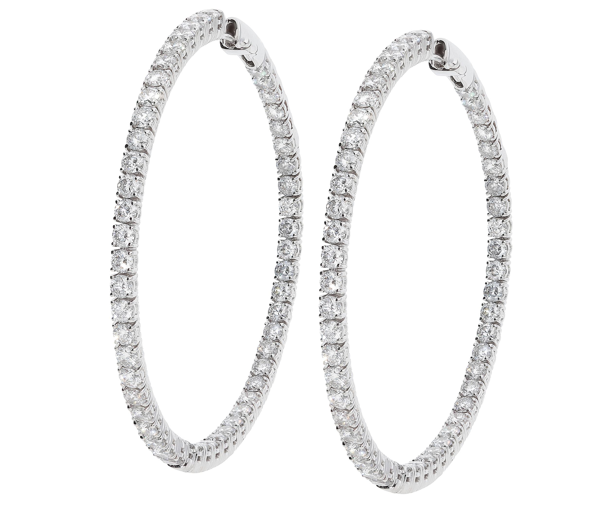 Big hoop earrings in 18kt white gold for 23,40 grams and white round brilliant diamonds color G clarity VS for 8,92 carats.
Their external diameter is 5.50 centimeters and they can't go unnoticed! 
Passe-partout for a brilliant day!