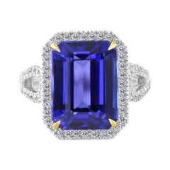 8.93 Carat Tanzanite Cocktail Ring set in 18K 8.93 Carat Tanzanite Cocktail Ring set in 18K