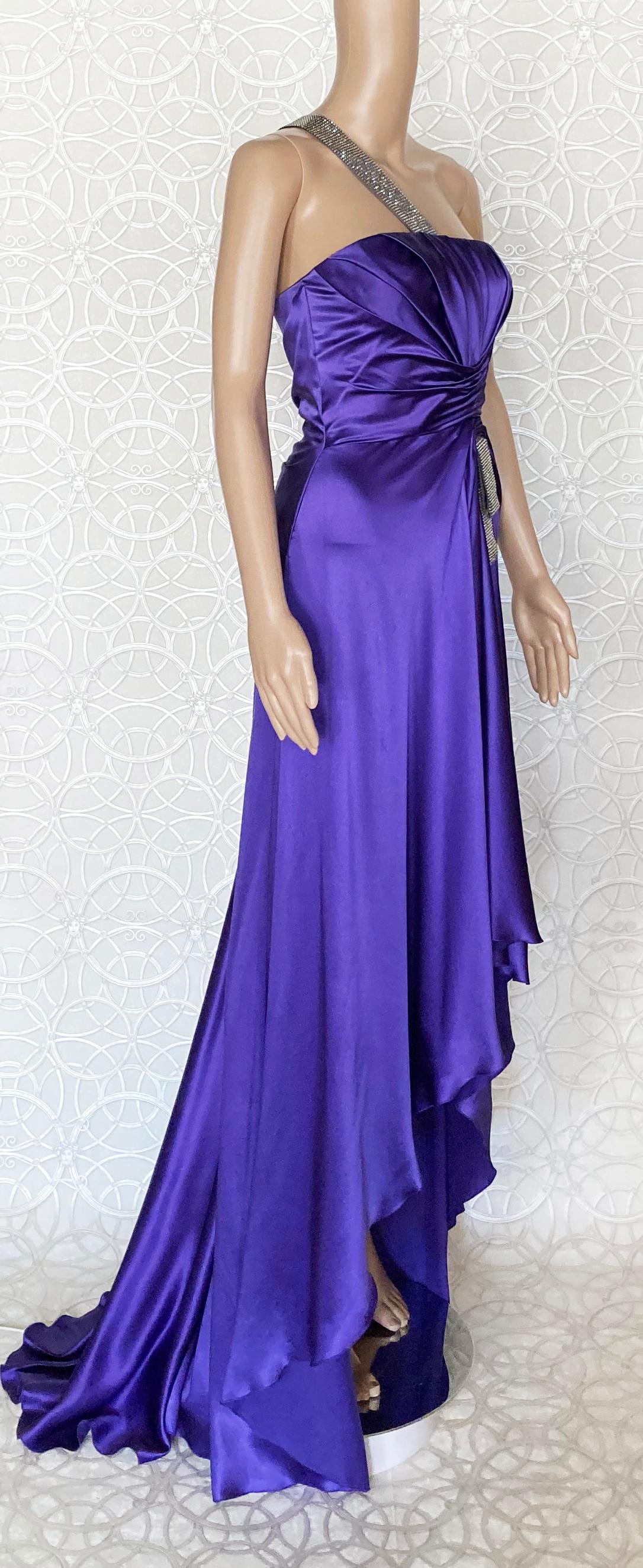 Versace - Robe longue 100 % soie, ornée de cristaux violets, 38 - 2, état neuf, 8 935 $ en vente 7