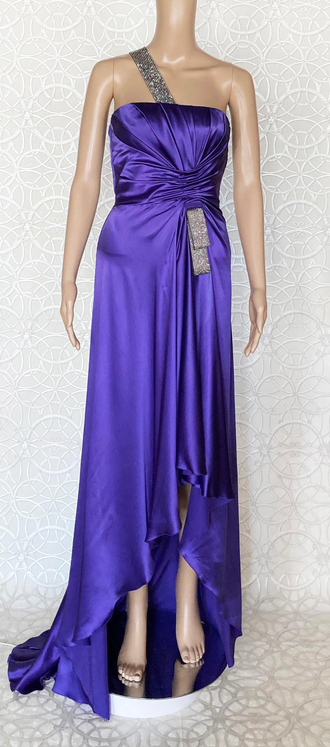 Versace - Robe longue 100 % soie, ornée de cristaux violets, 38 - 2, état neuf, 8 935 $ en vente 1
