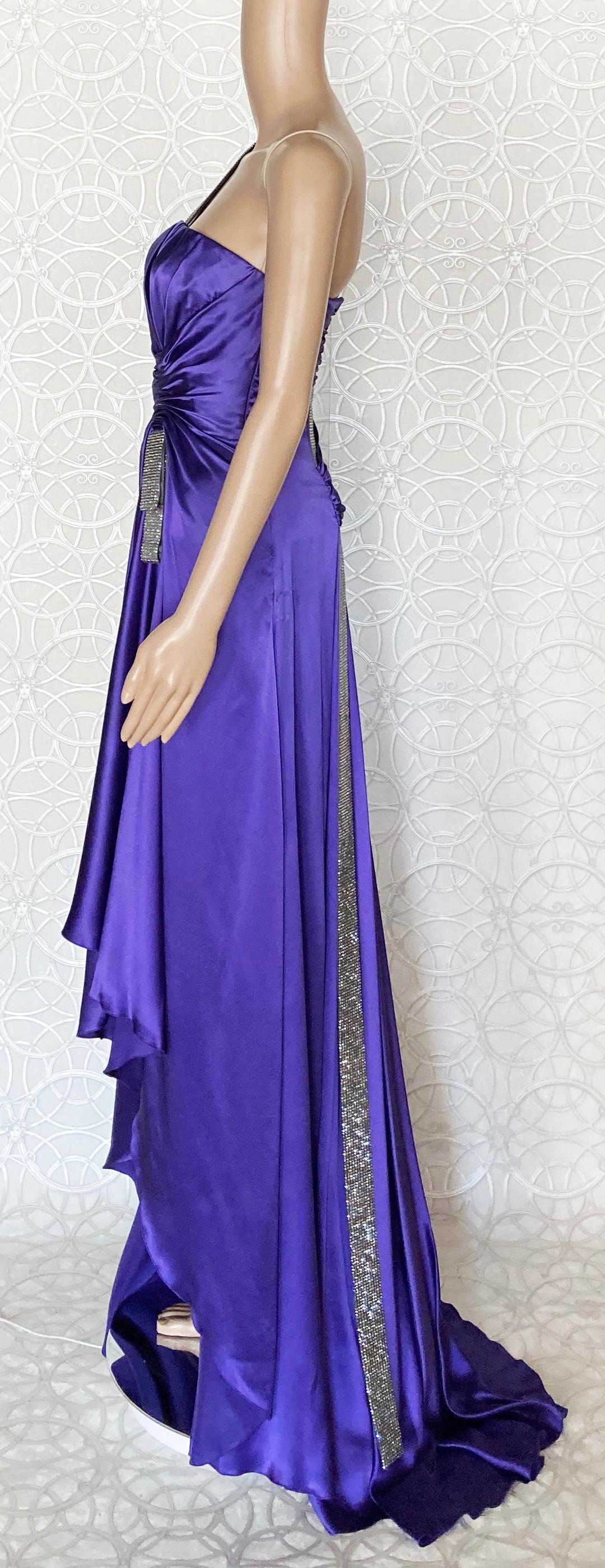 Versace - Robe longue 100 % soie, ornée de cristaux violets, 38 - 2, état neuf, 8 935 $ en vente 2